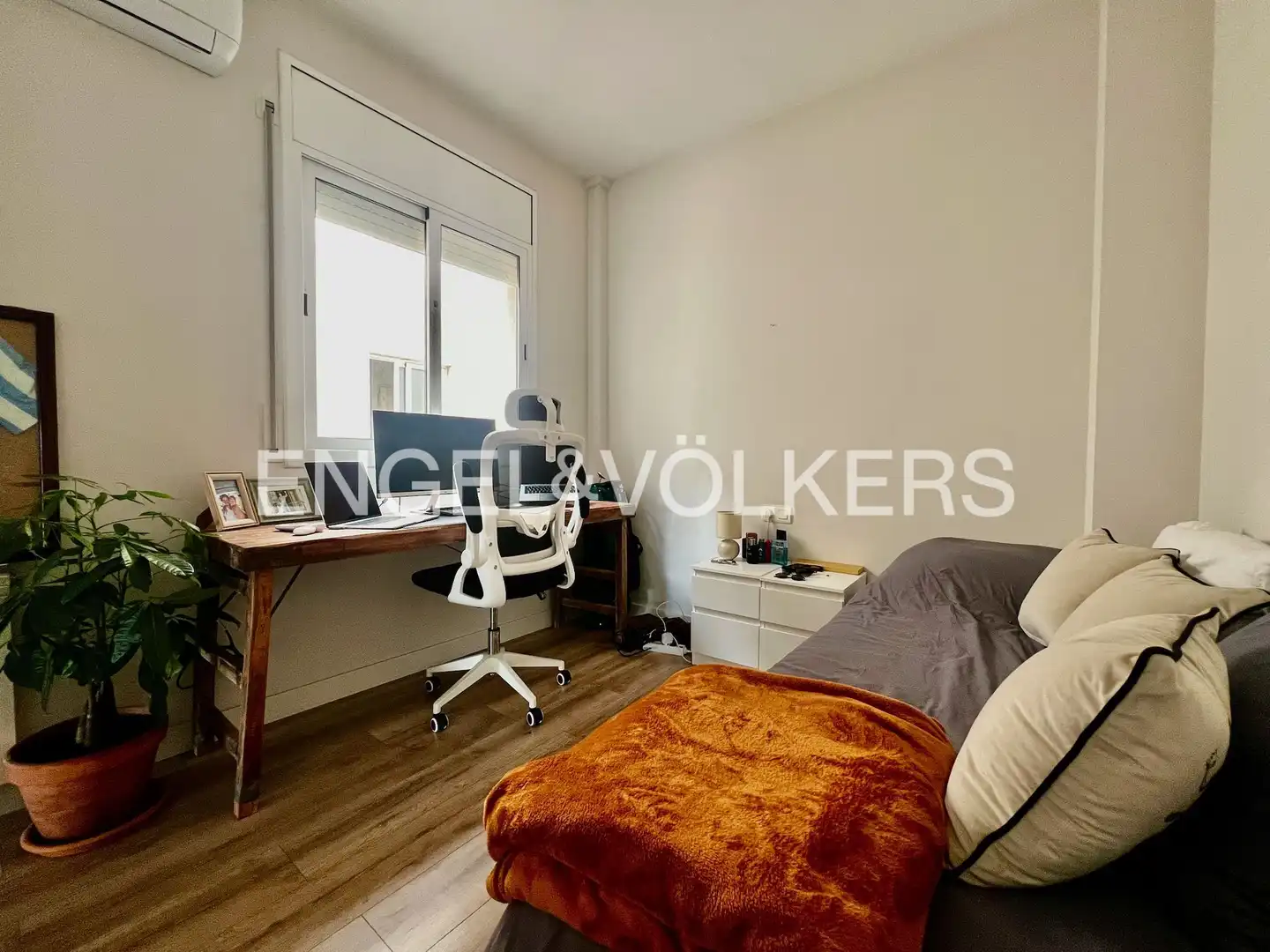 Schlafzimmer von Dachboden zum Verkauf in Barcelona mit Klimaanlage, Heizung und Parkett