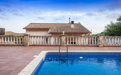 Swimming pool of House or chalet for sale in Tordera