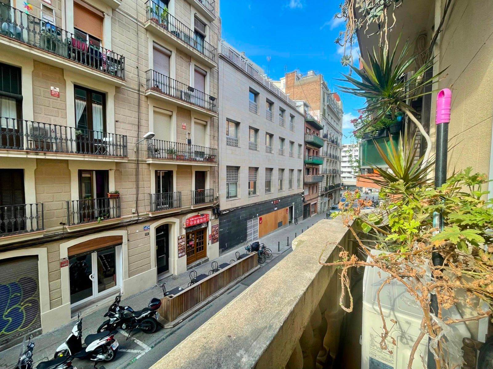 Vista exterior de Pis en venda en  Barcelona Capital amb Aire condicionat, Terrassa i Balcó