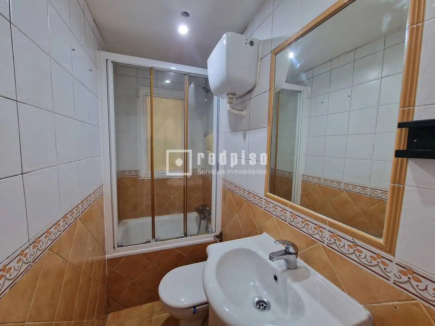 Baño de Piso en venta en Madrid con Aire acondicionado, Calefacción y Jardín privado