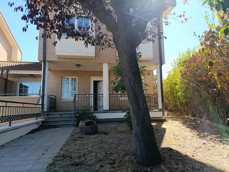 Semi-detached house with pool for sale in Simancas, imagen 21