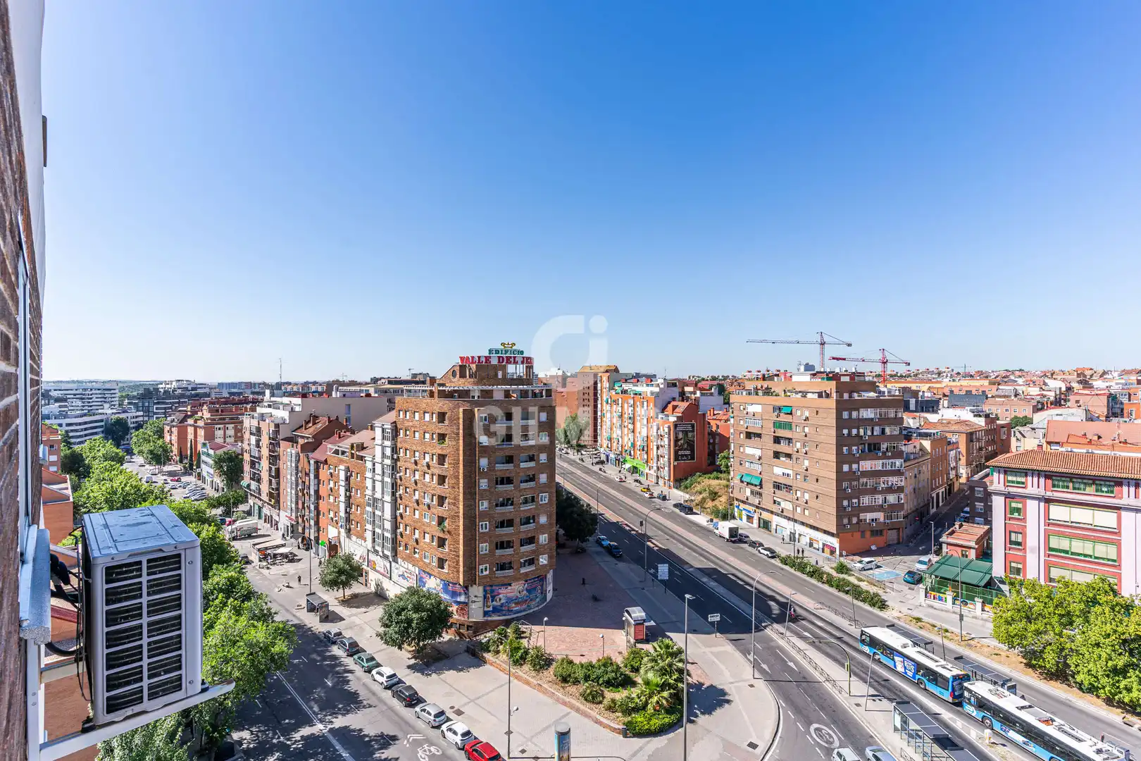 Vista exterior de Pis en venda en Madrid amb Calefacció i Balcó