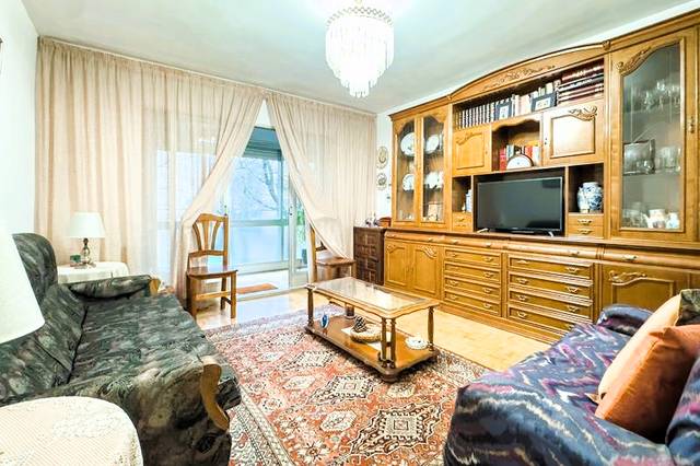 Piso en Venta en Calle de Badalona en Tres Olivos - Valverde