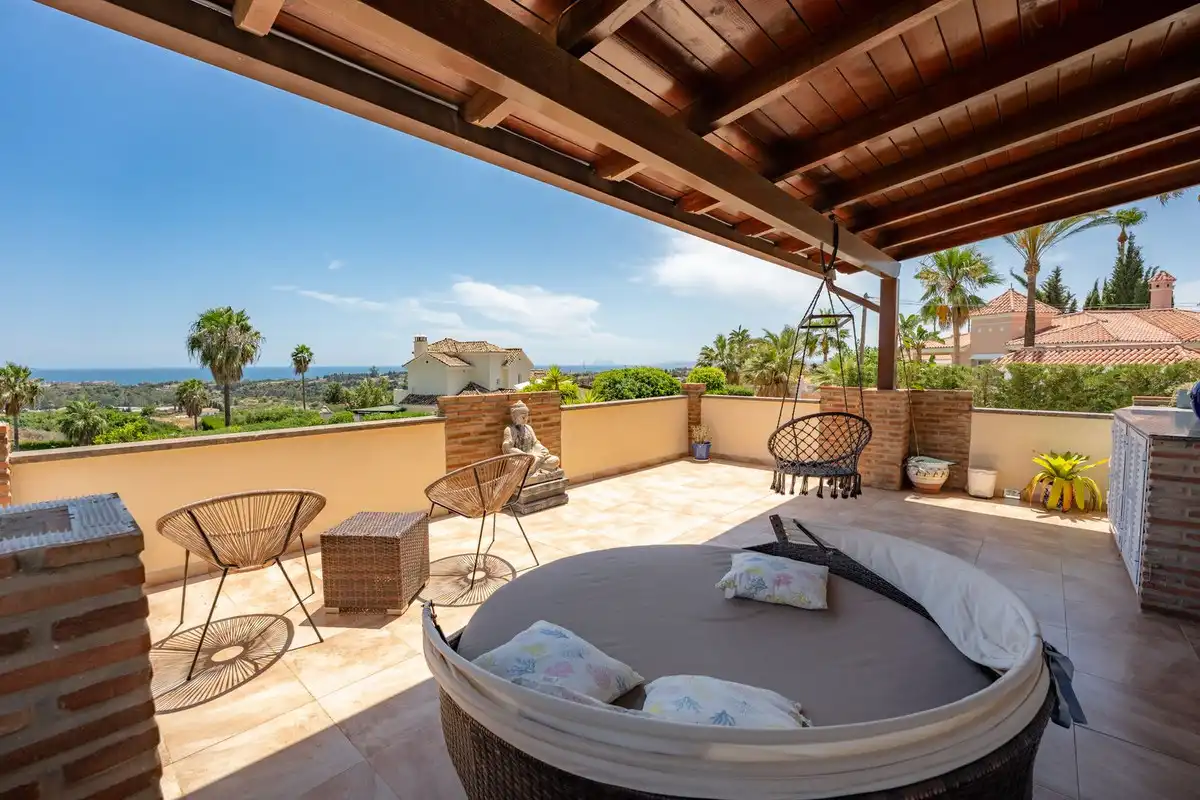 Terrassa de Casa o xalet en venda en Estepona amb Aire condicionat, Jardí privat i Terrassa