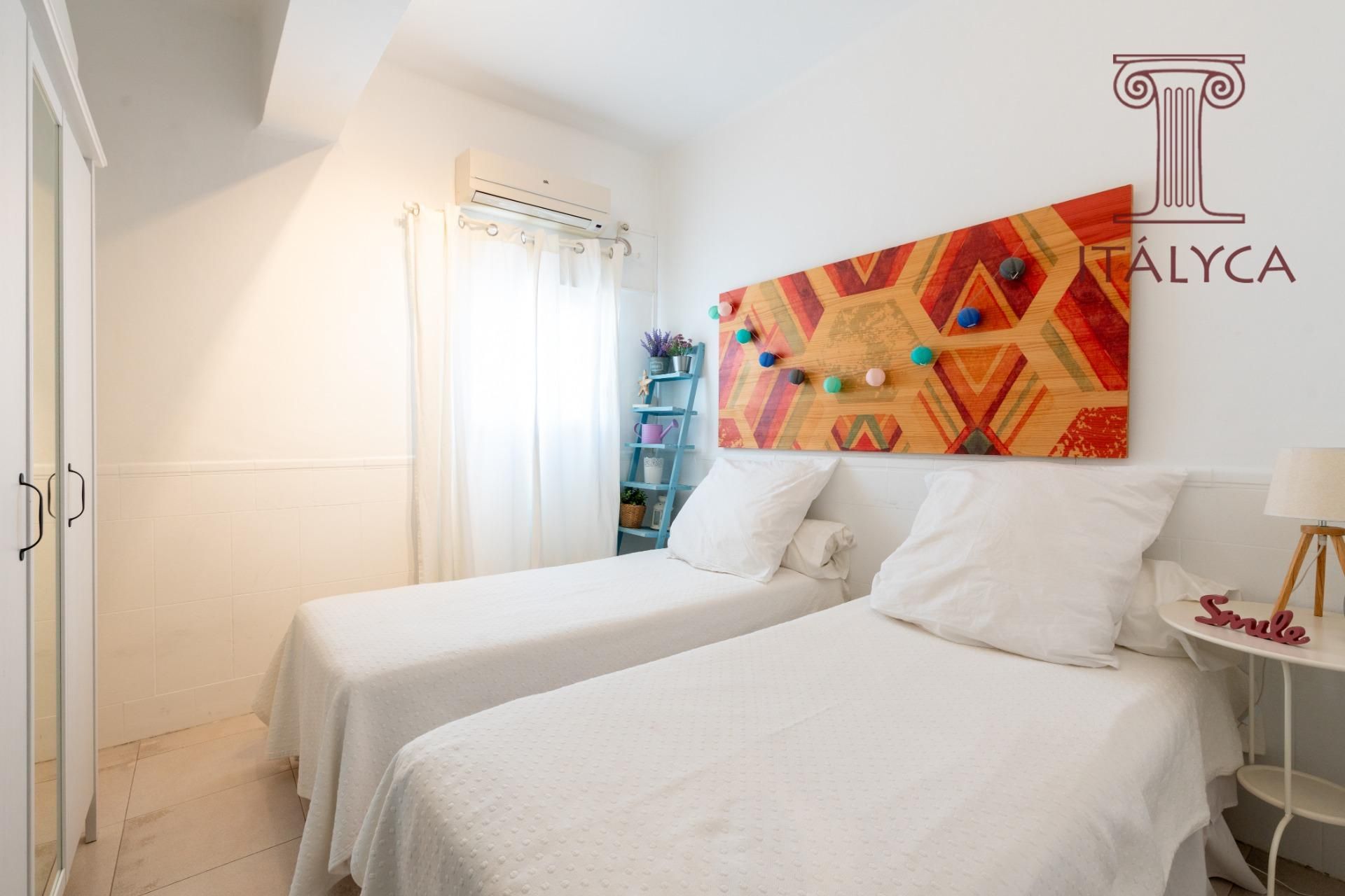 Bedroom of Flat for sale in  Sevilla Capital  with Air Conditioner and Heating