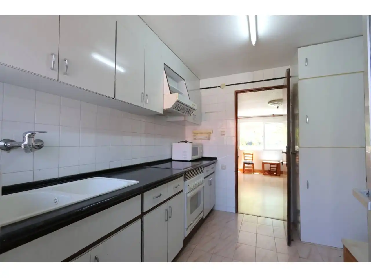 Cocina de Piso en venta en L'Hospitalet de Llobregat con Parquet, Trastero y Amueblado