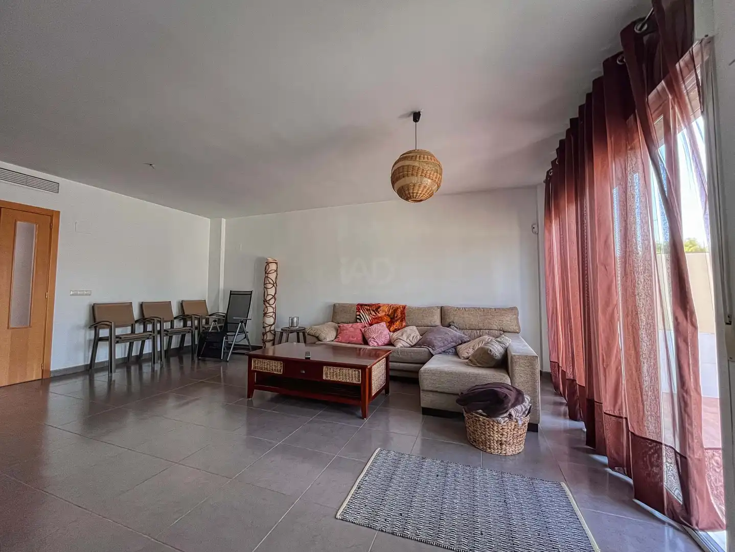 Sala d'estar de Casa adosada en venda en El Verger amb Aire condicionat, Terrassa i Piscina