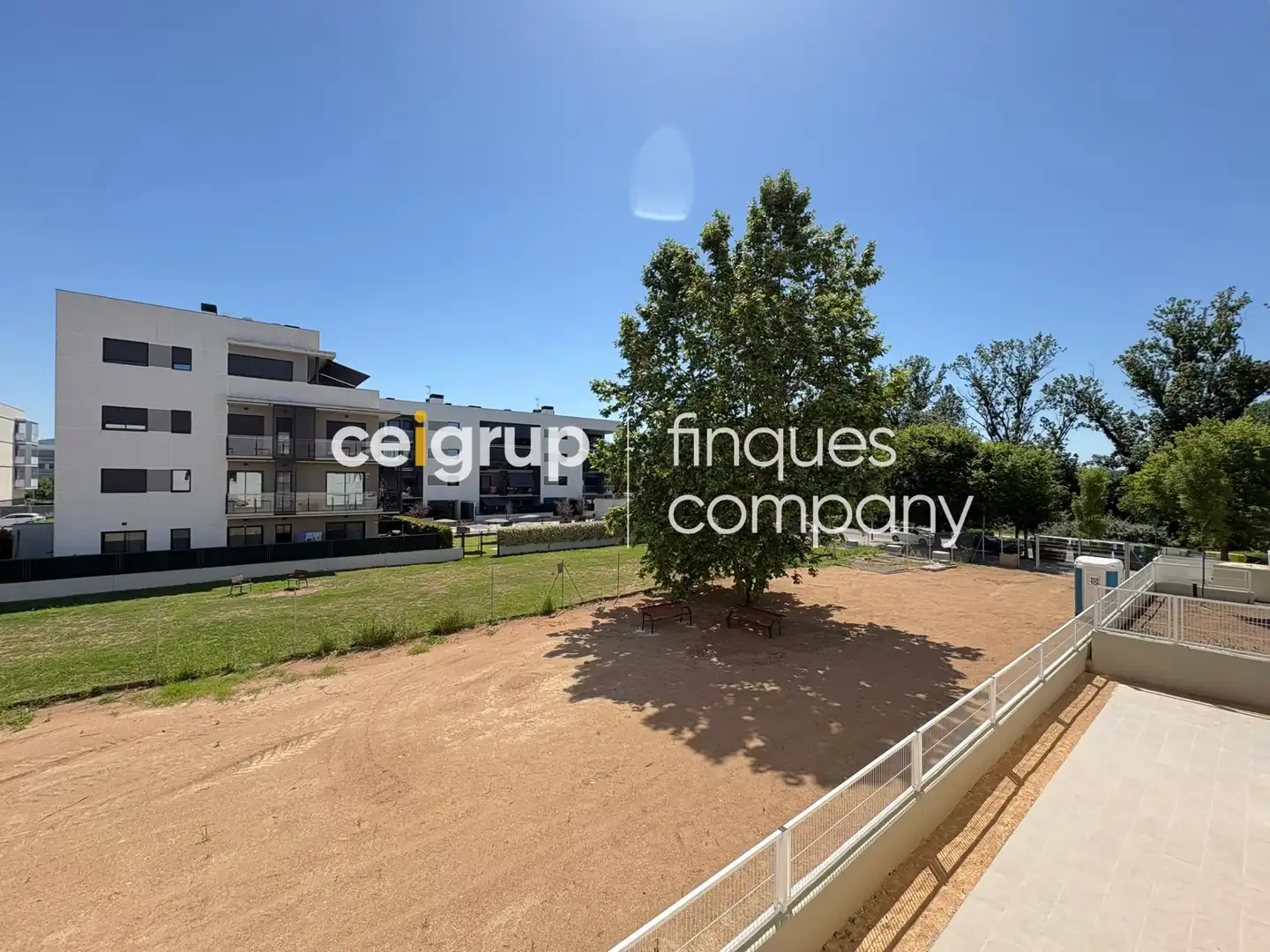 Vista exterior de Planta baja en venta en Girona con Calefacción, Terraza y Trastero
