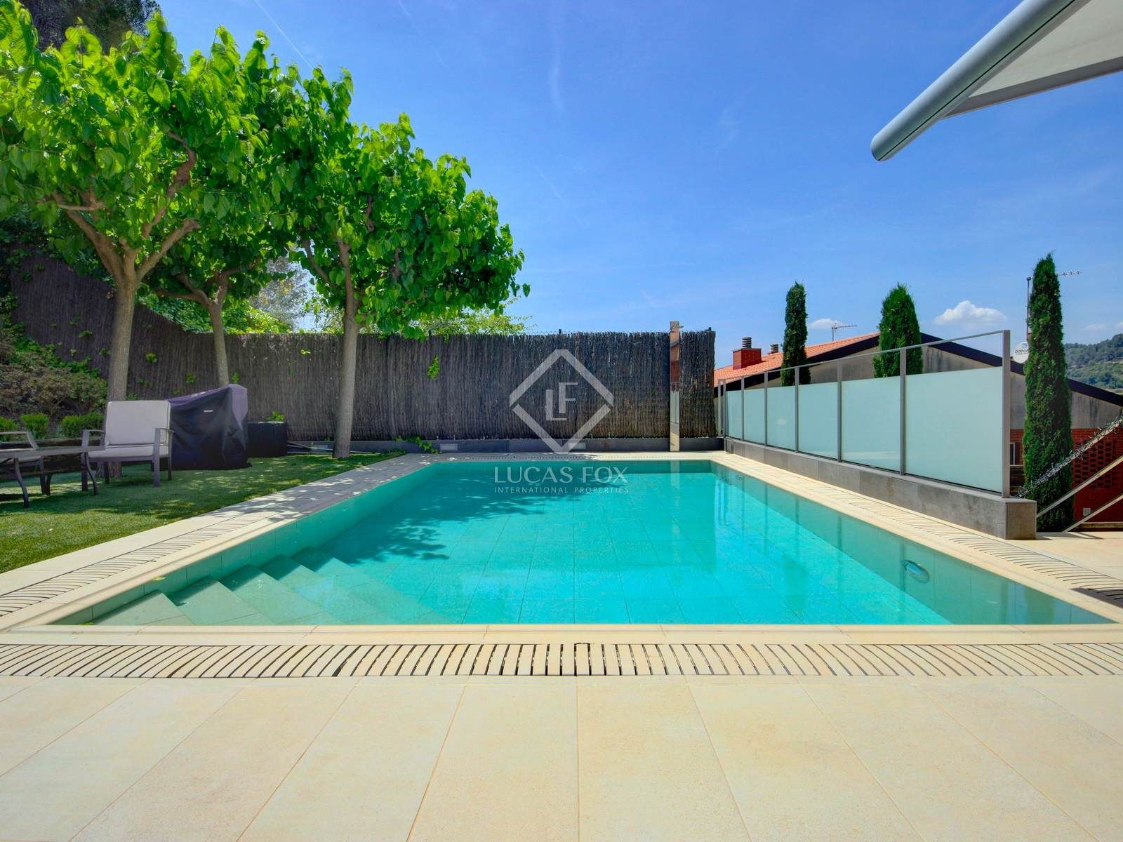 Swimming pool of House or chalet for sale in Sant Just Desvern  with Air Conditioner, Heating and Private garden