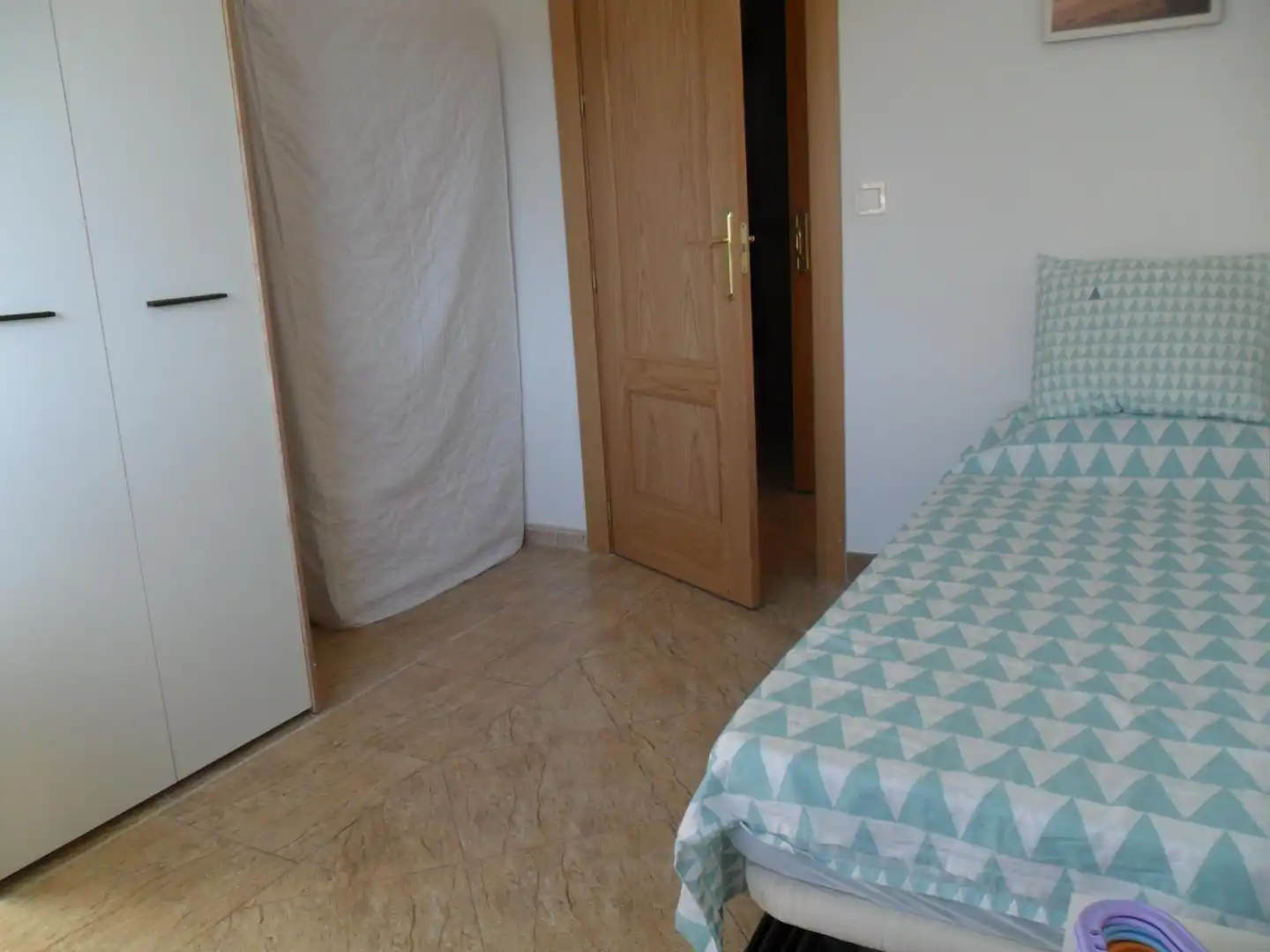Dormitori de Pis de lloguer en Granada amb Aire condicionat, Terrassa i Moblat