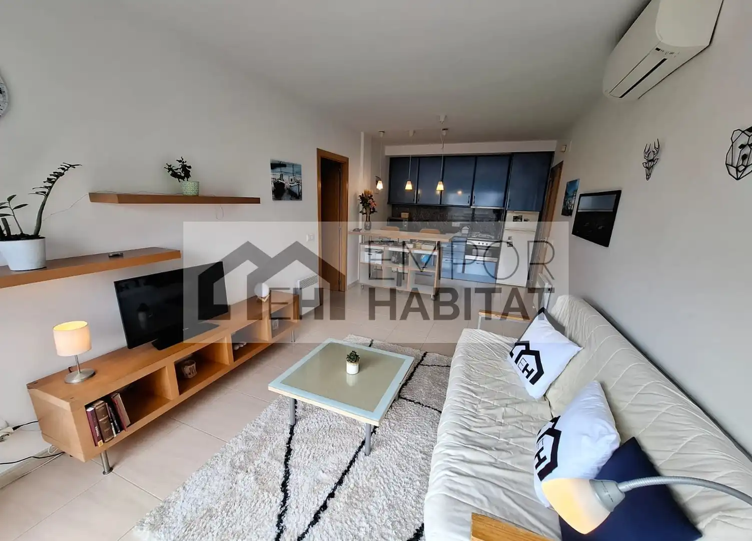 Living room of Apartments for sale in Llançà  with Air Conditioner, Terrace and Furnished
