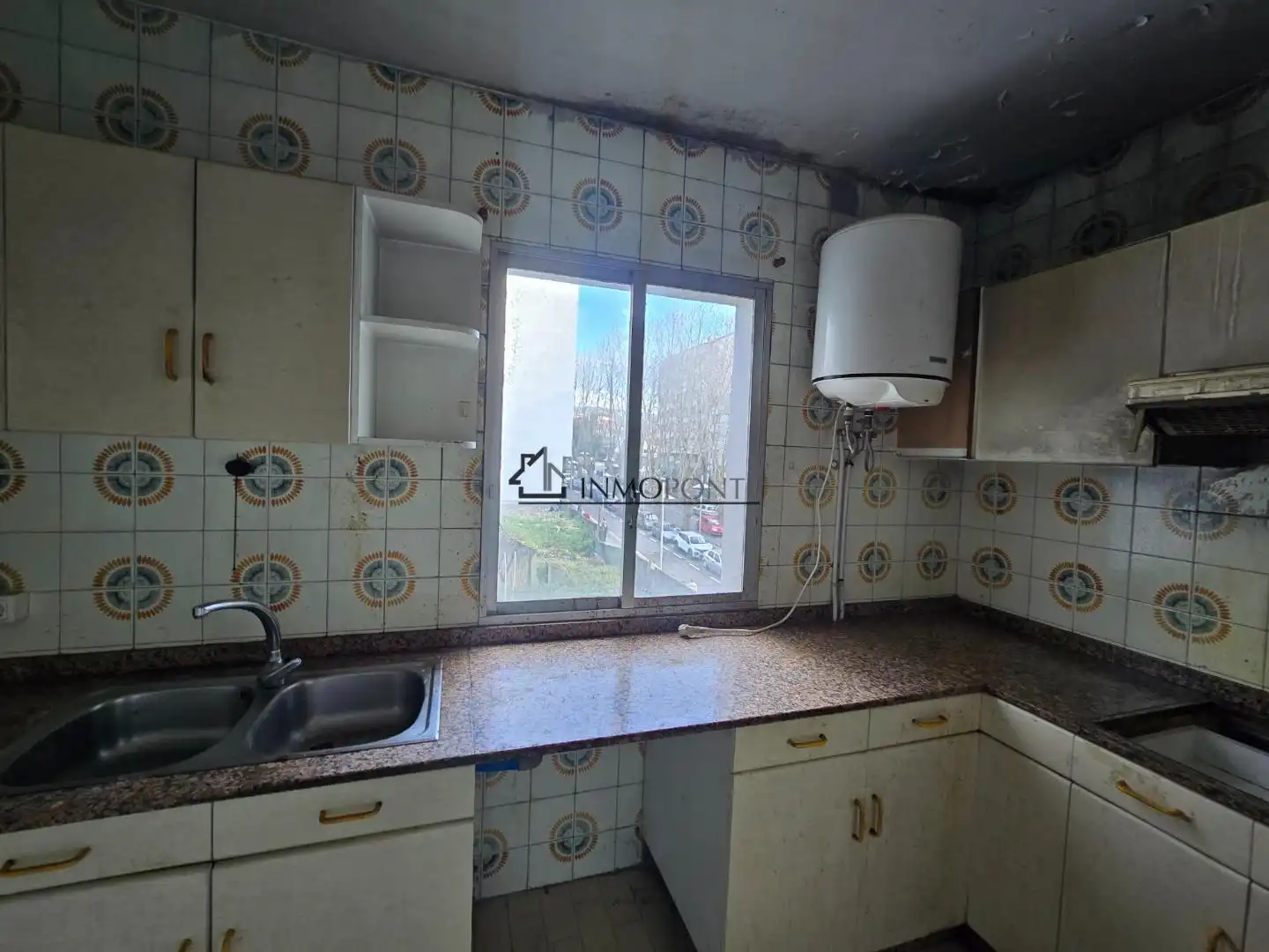 Küche von Wohnung zum Verkauf in Pontevedra Capital  mit Heizung, Parkett und Terrasse