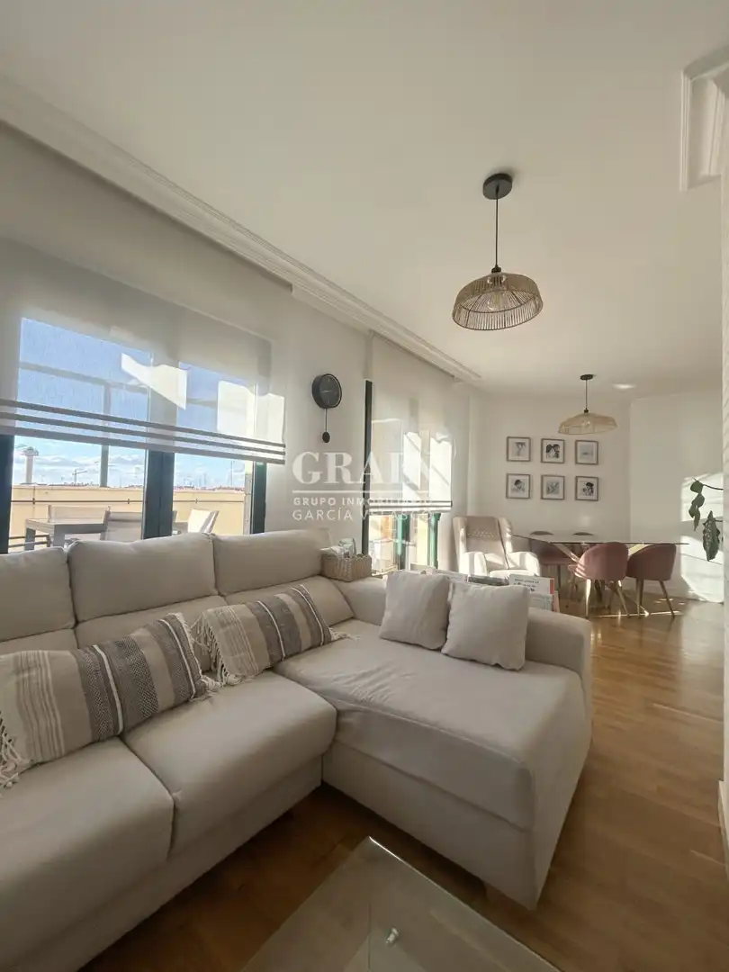 Sala de estar de Ático en venta en Albacete con Aire acondicionado, Calefacción y Parquet