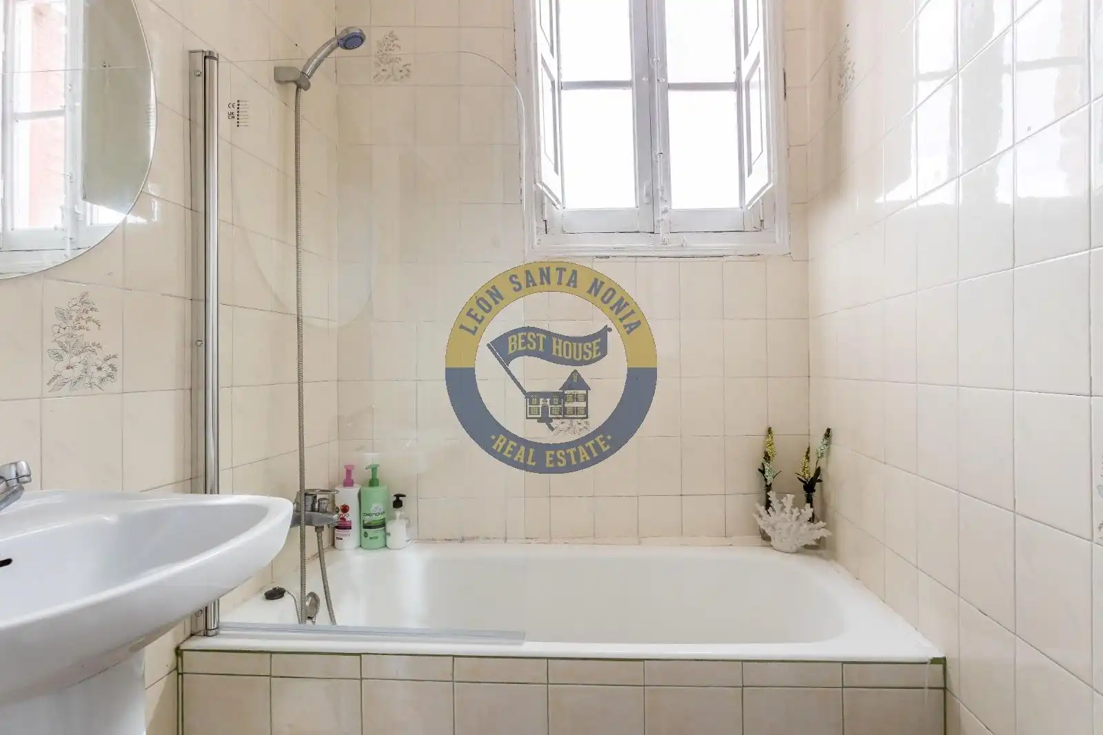 Baño de Piso en venta en León Capital  con Calefacción y Balcón