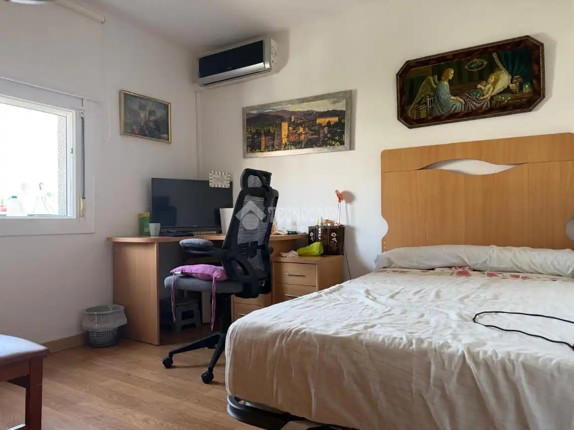 Bedroom of Flat for sale in Barcelona