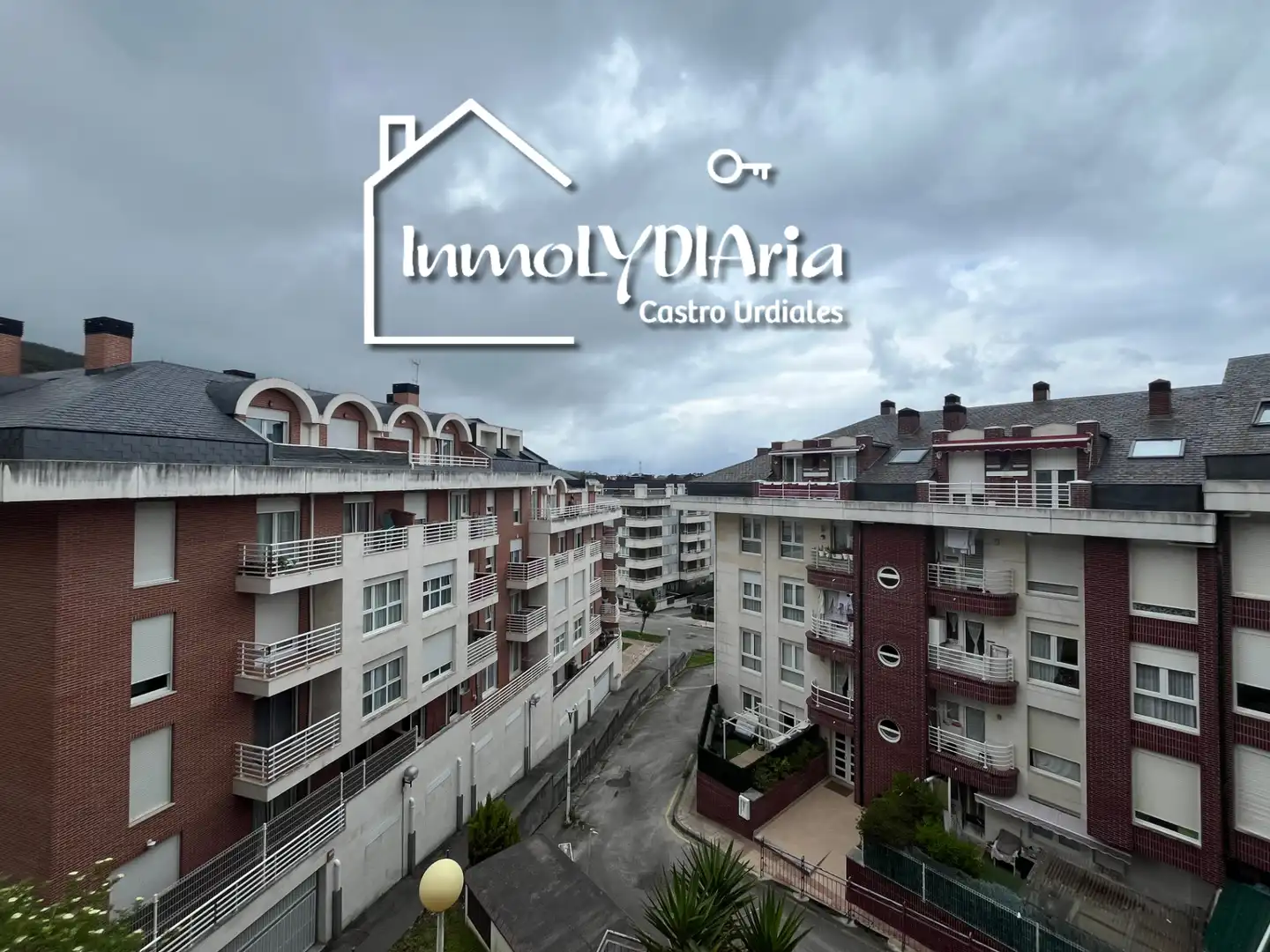 Vista exterior de Piso en venta en Castro-Urdiales con Calefacción, Parquet y Terraza