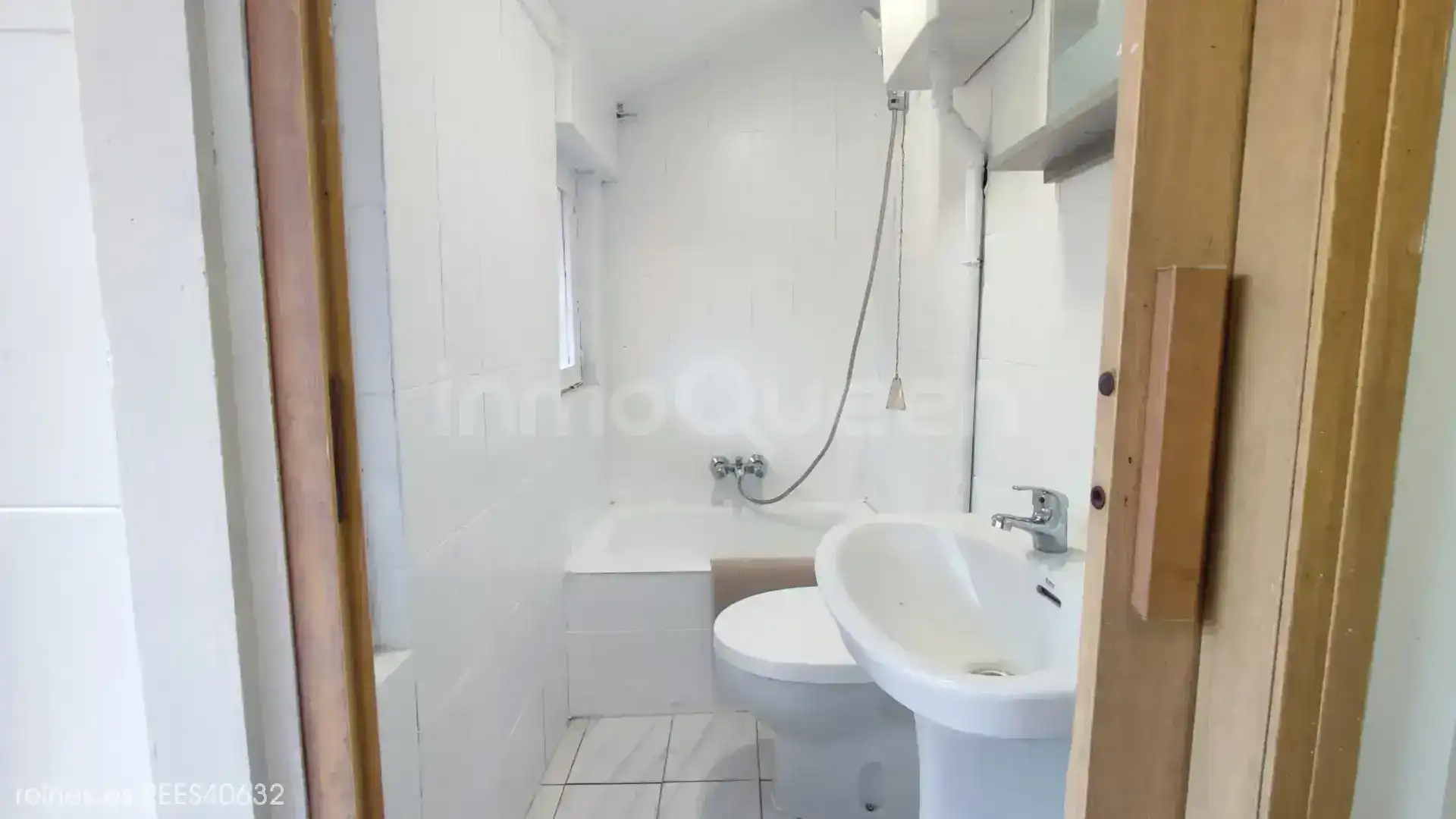 Badezimmer von Einfamilien-Reihenhaus zum Verkauf in Mieres (Asturias)