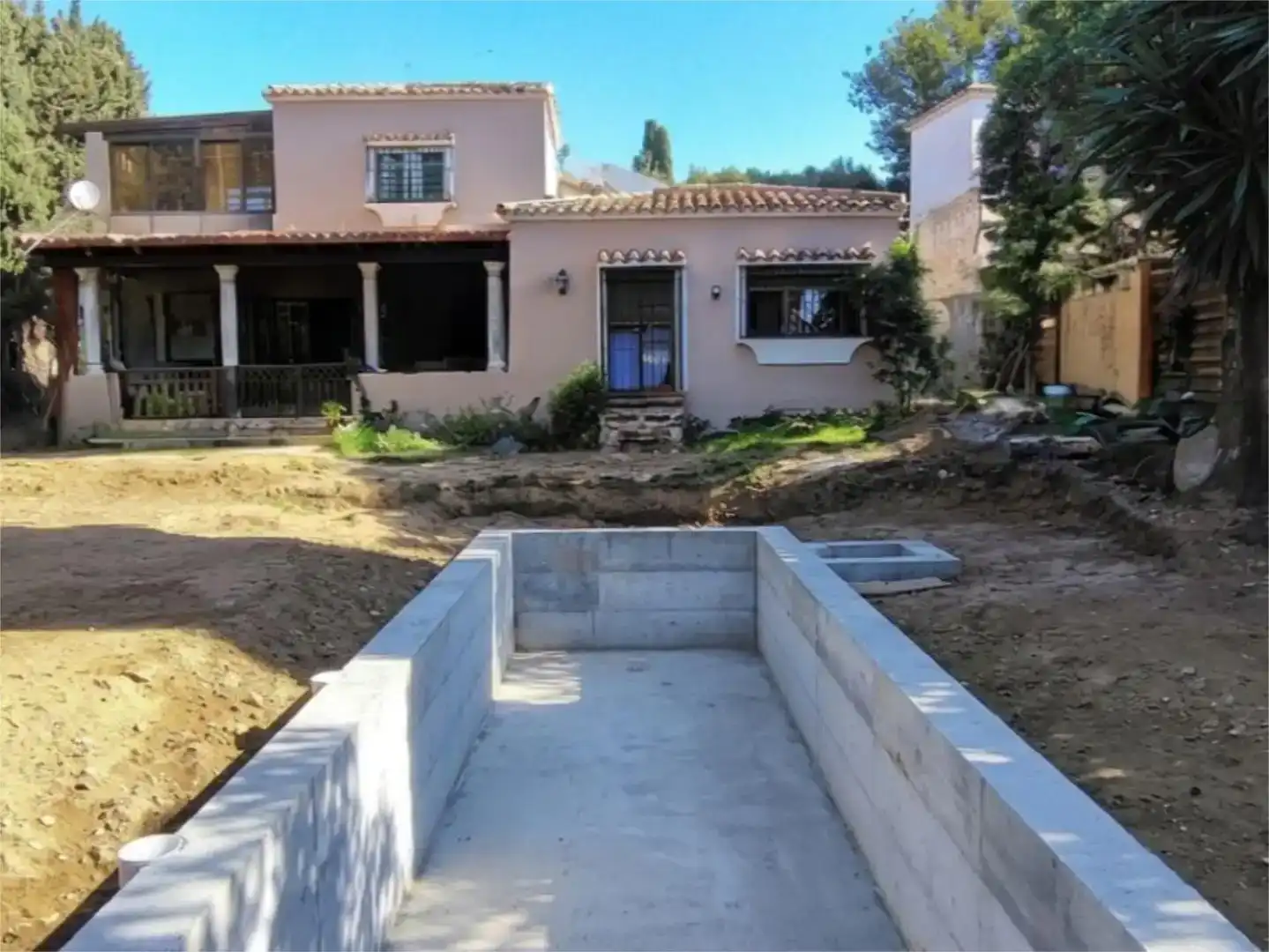 Vista exterior de Casa o xalet en venda en Marbella amb Piscina