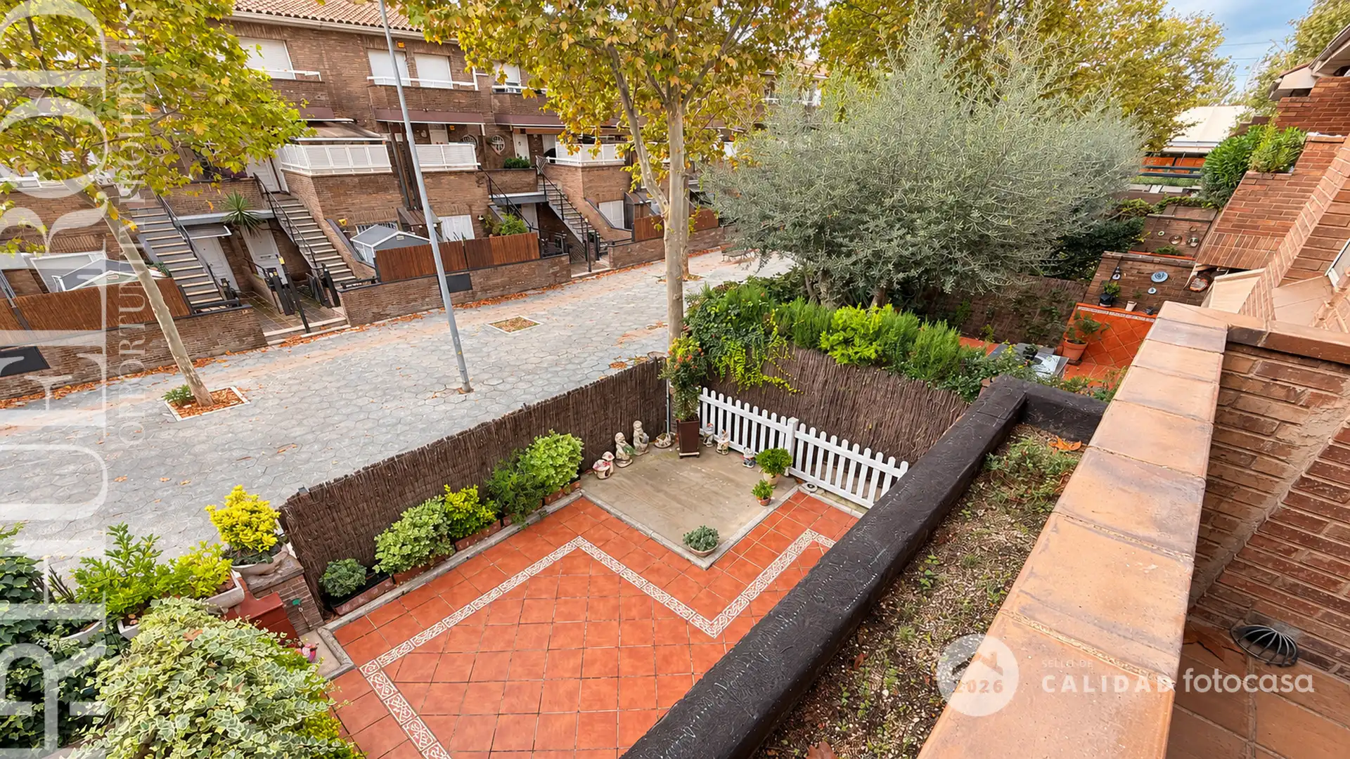 Vista exterior de Casa adosada en venta en Cerdanyola del Vallès con Aire acondicionado, Calefacción y Jardín privado