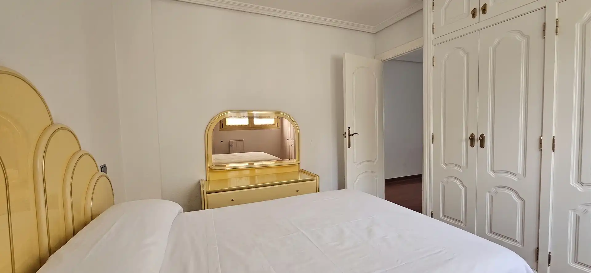 Schlafzimmer von Wohnung zum Verkauf in Benidorm mit Parkett, Schwimmbad und Möbliert