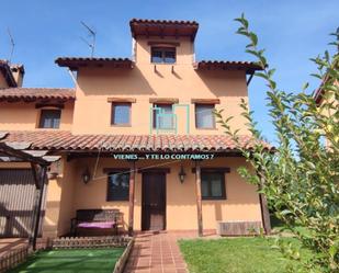 Exterior view of Single-family semi-detached for sale in Valverde de la Virgen  with Terrace