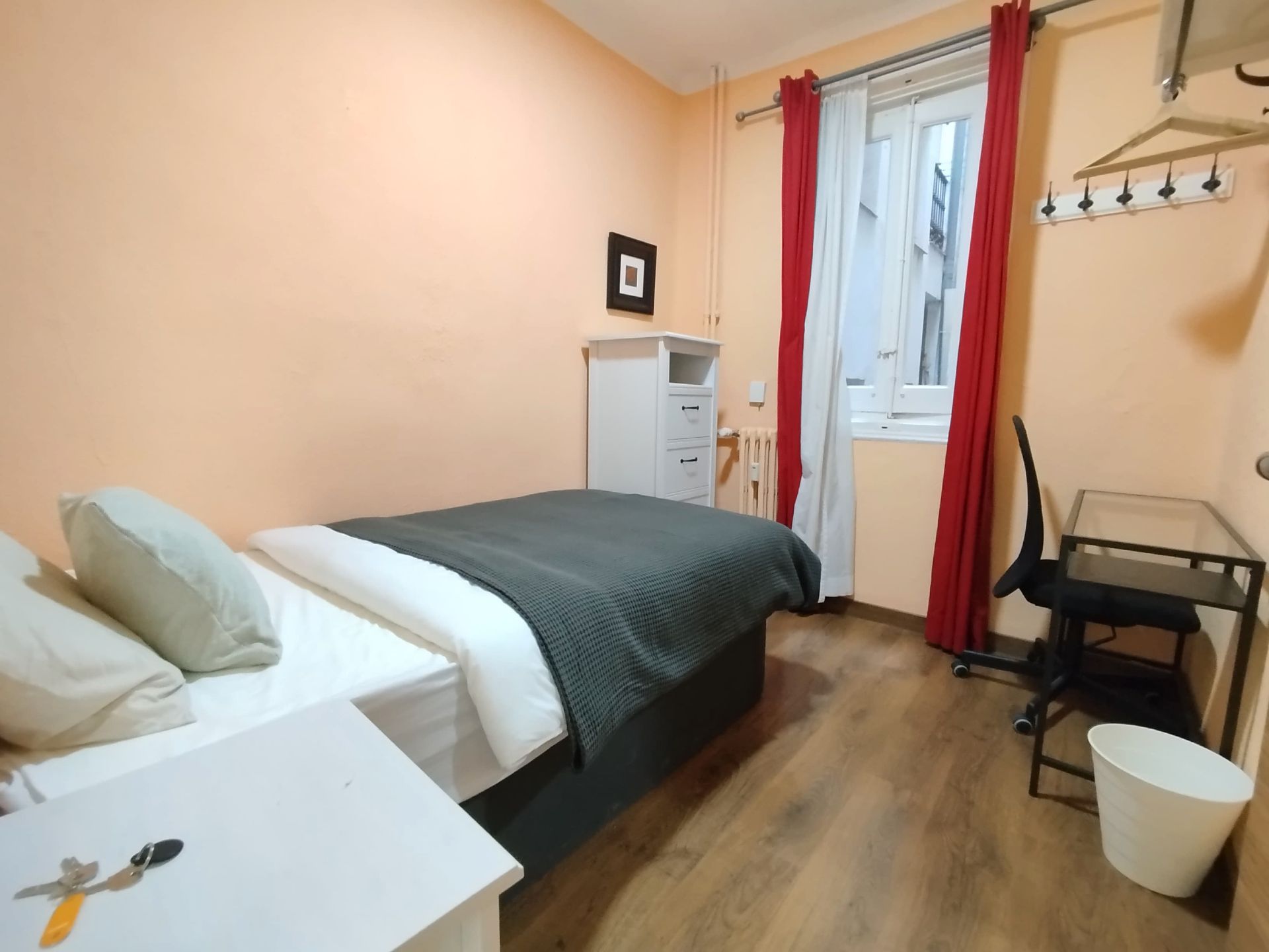 Bedroom of Flat to share in  Madrid Capital  with Air Conditioner, Heating and Furnished