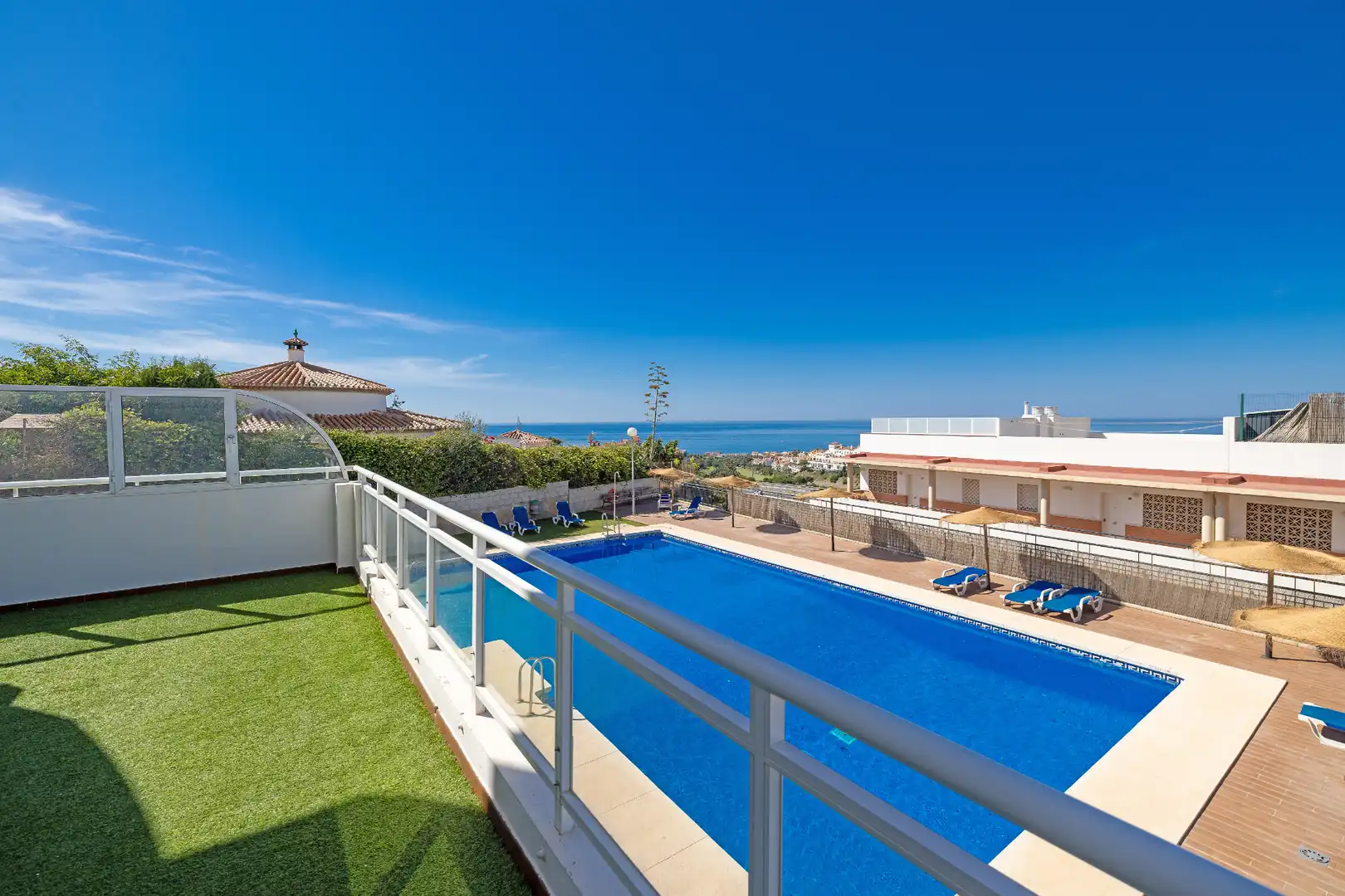 Piscina de Dúplex en venda en Rincón de la Victoria amb Aire condicionat, Calefacció i Jardí privat