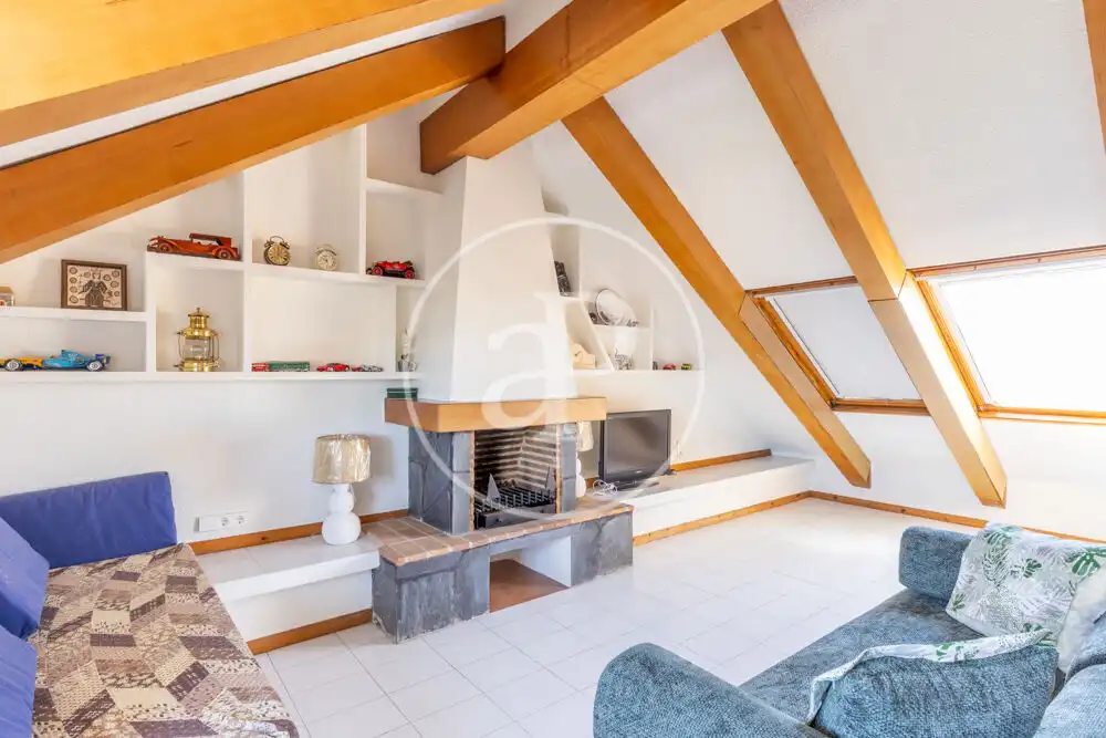 Sala d'estar de Casa o xalet de lloguer en Madrid amb Aire condicionat, Calefacció i Jardí privat