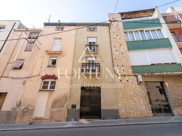Maison avec balcon à vendre à Bisbe Palau 13