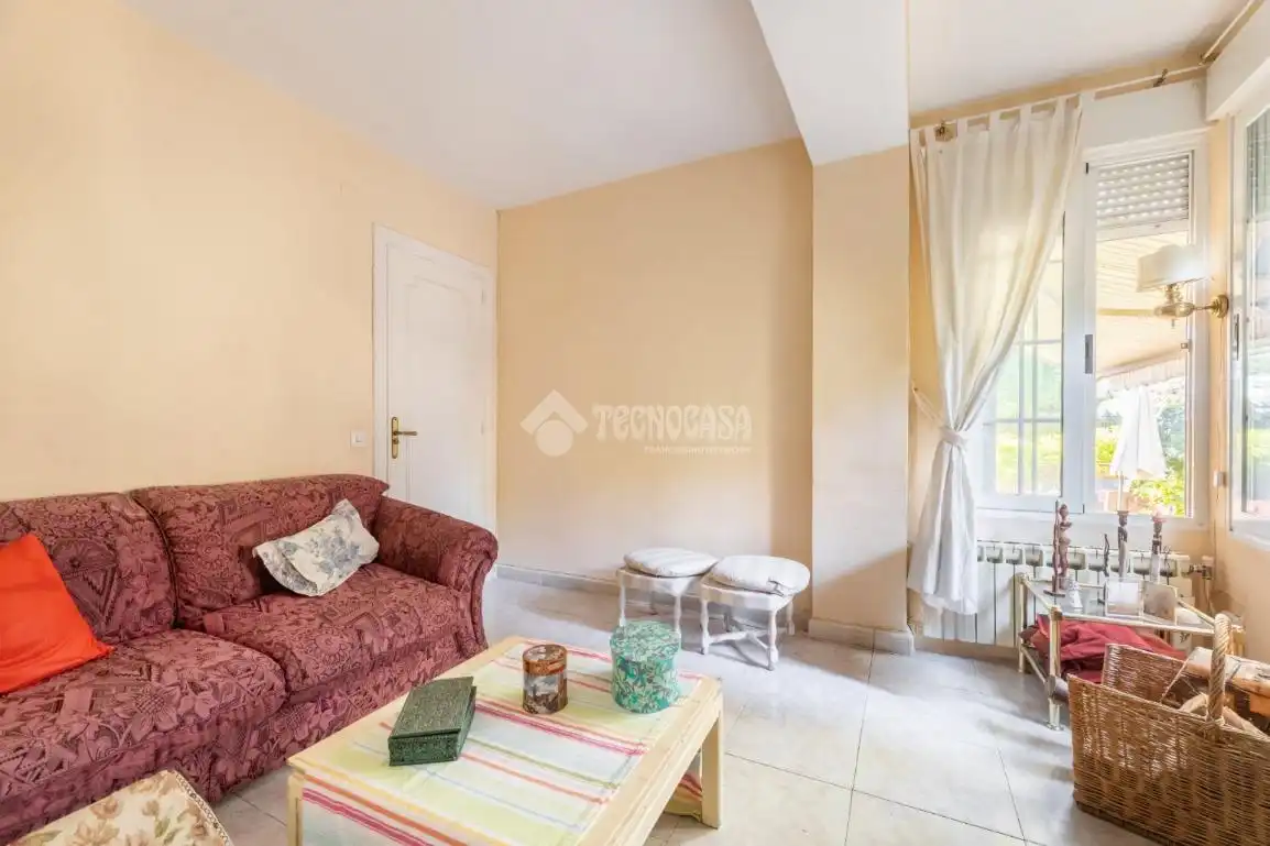 Wohnzimmer von Haus oder Chalet zum Verkauf in Torrelodones mit Heizung, Privatgarten und Terrasse