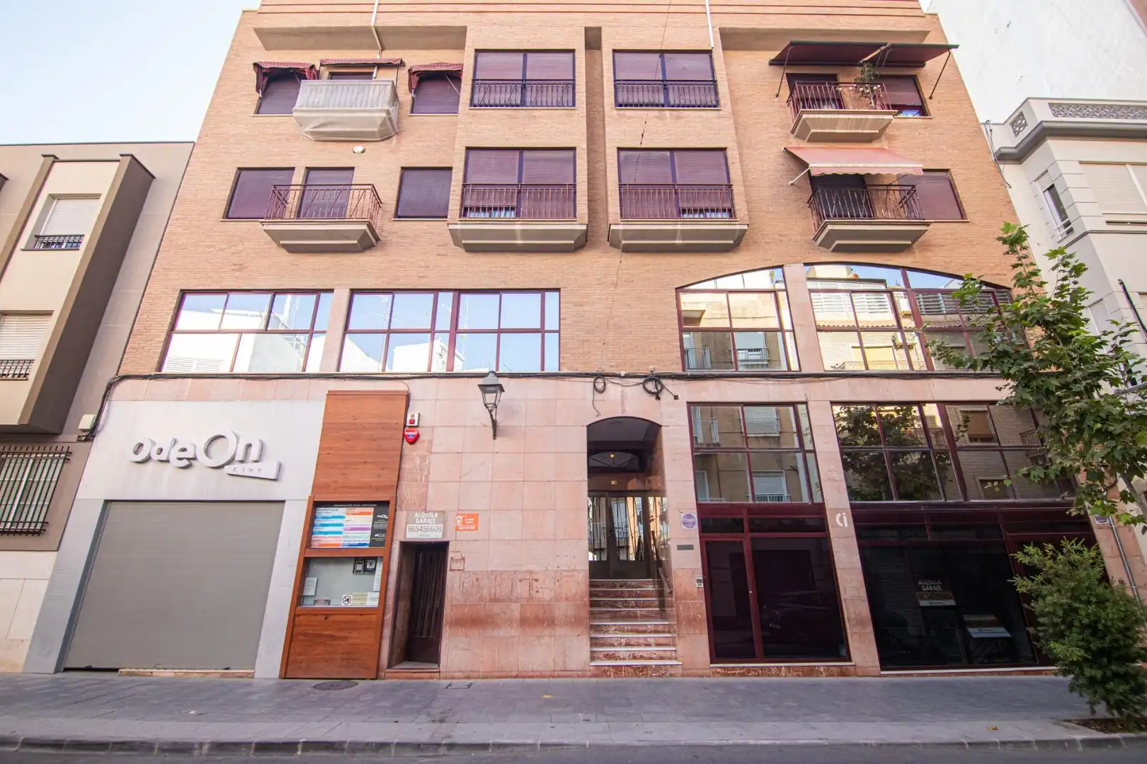 Vista exterior de Dúplex en venta en Elche / Elx con Aire acondicionado, Calefacción y Trastero