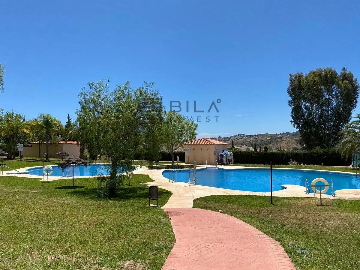 Piscina de Casa adosada en venda en Mijas amb Traster, Piscina i Piscina comunitària
