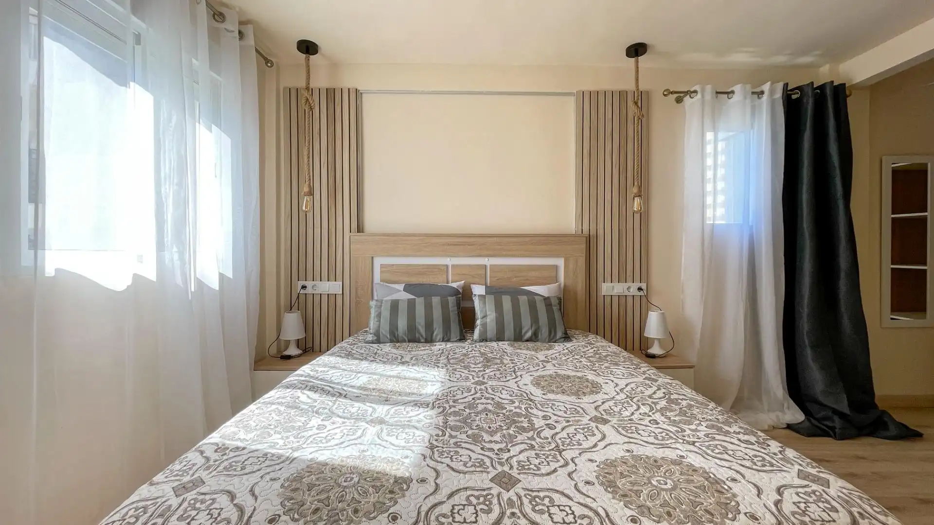 Bedroom of Apartments for rent in Benidorm  with Air Conditioner, Terrace and Furnished