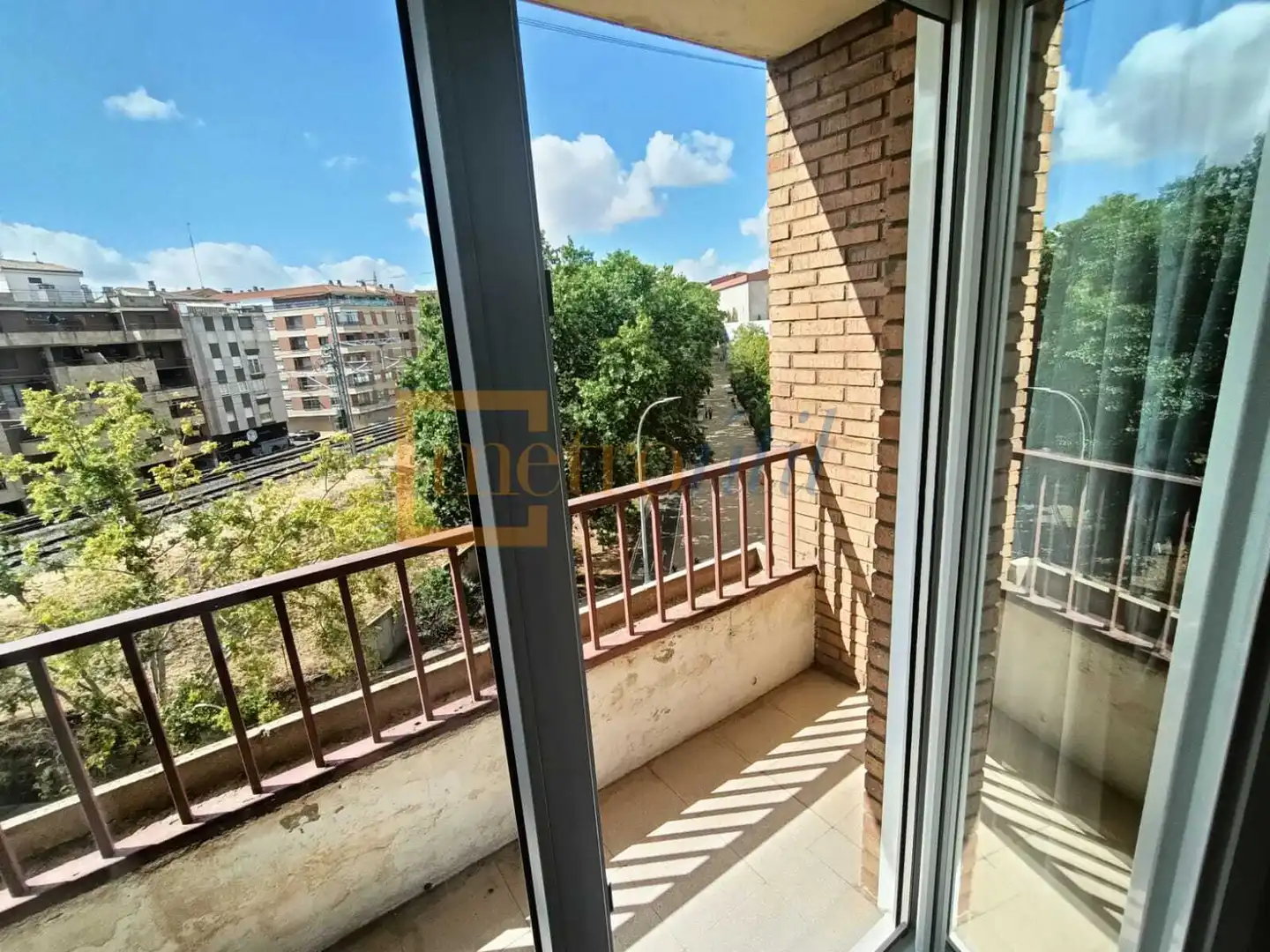Appartamento con terrazza in vendita a Avenida de los Comuneros, imagen 4