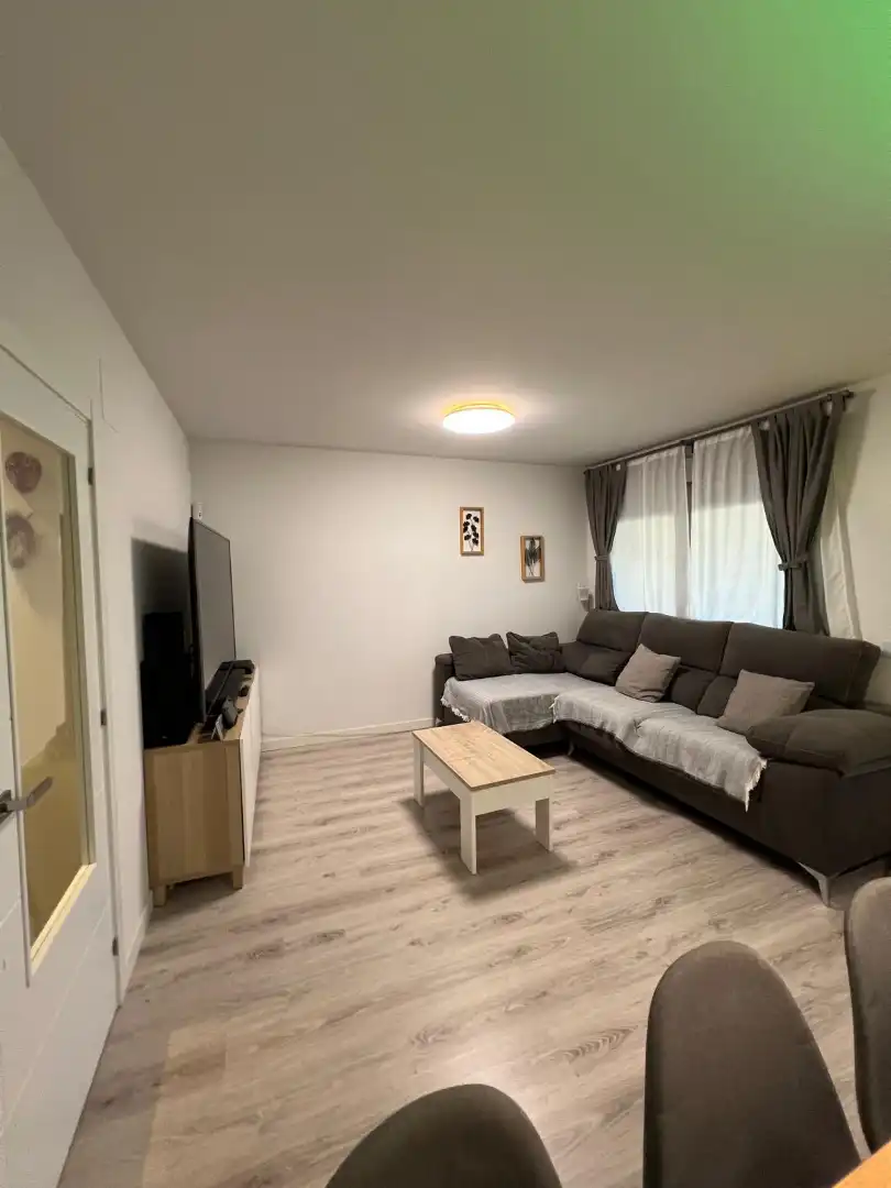 Sala de estar de Casa adosada en venta en Villalbilla con Aire acondicionado, Calefacción y Jardín privado