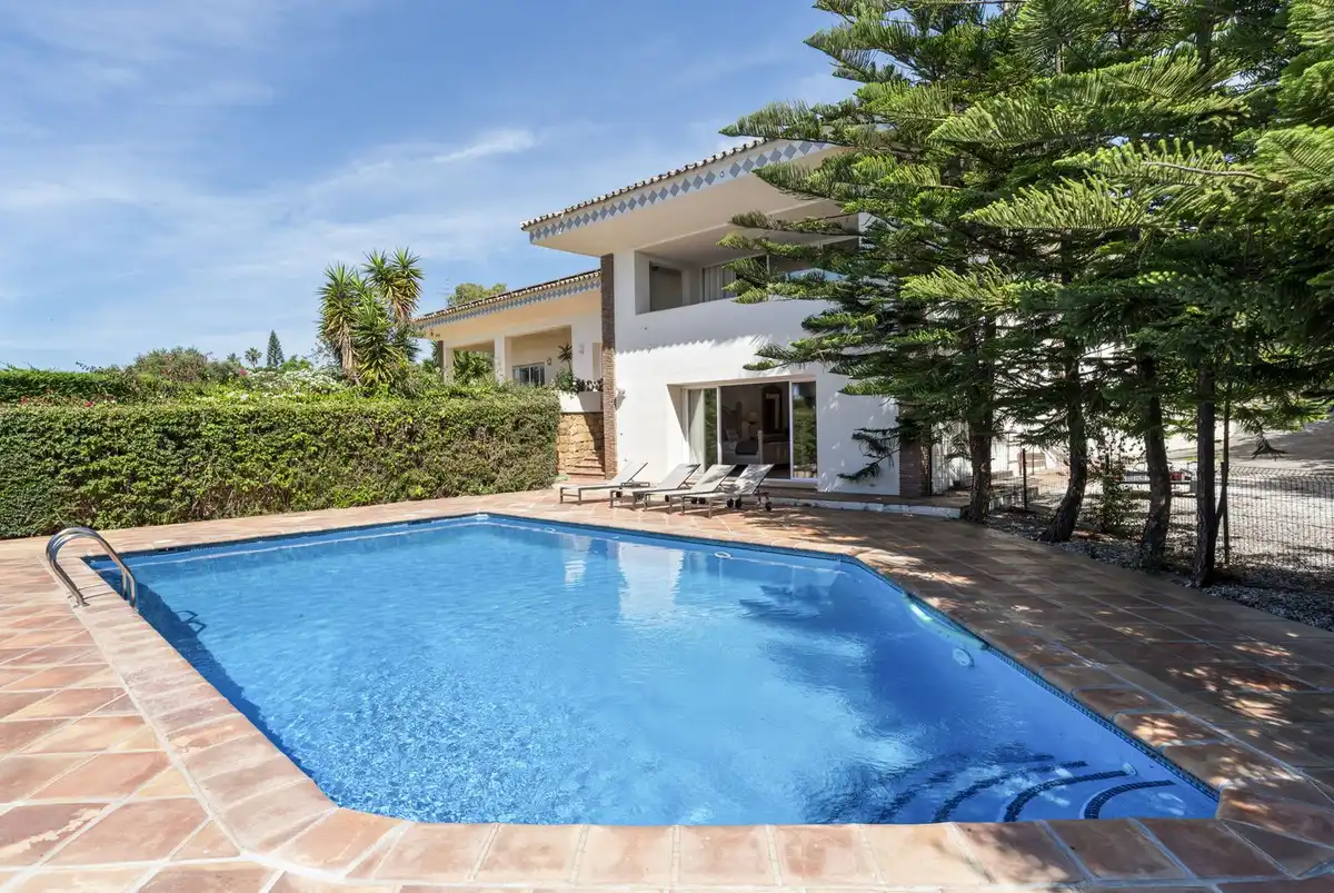 Piscina de Casa o xalet en venda en Benahavís amb Aire condicionat, Jardí privat i Terrassa