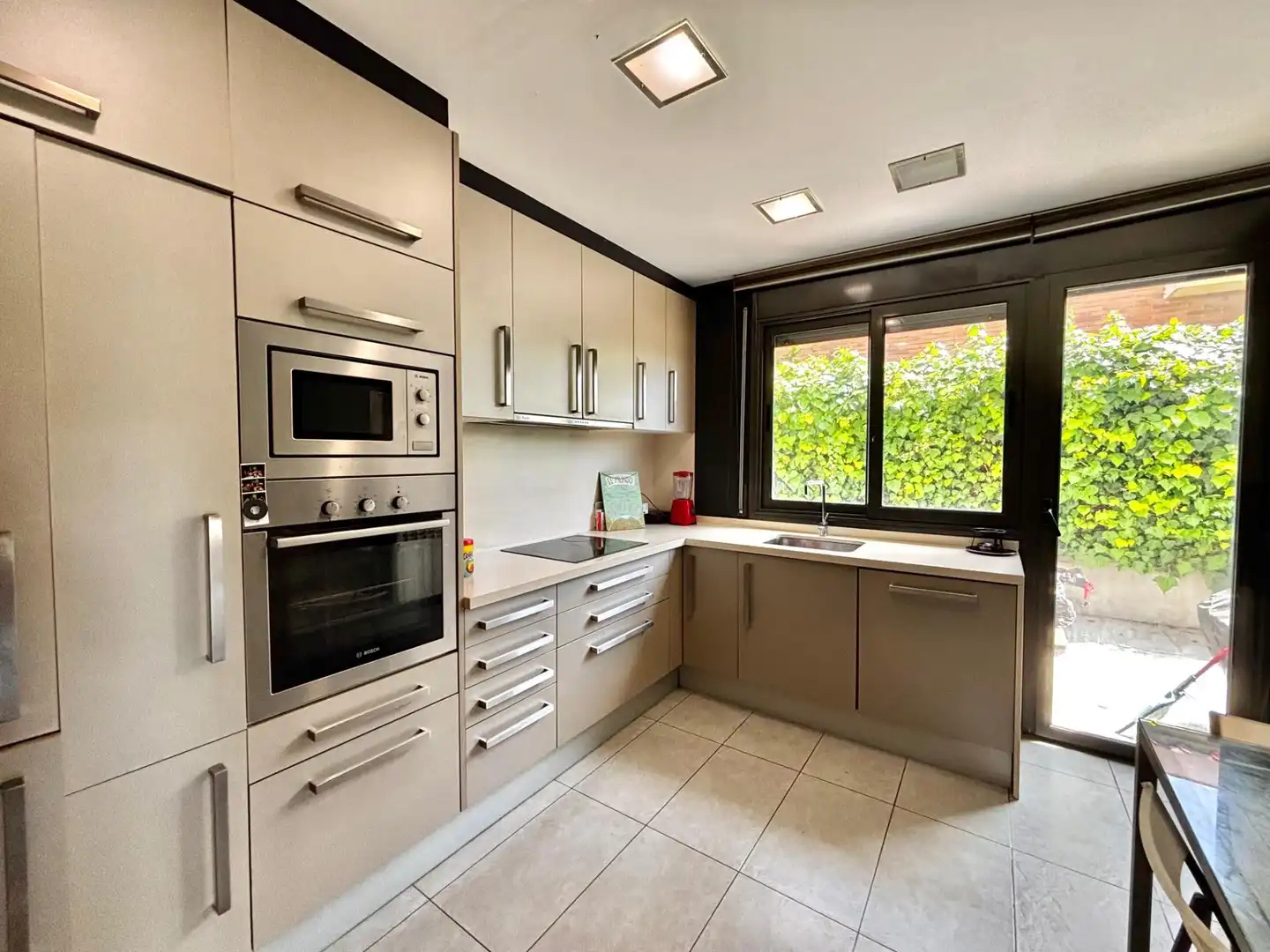 Küche von Haus oder Chalet zum Verkauf in Pineda de Mar mit Klimaanlage, Privatgarten und Terrasse