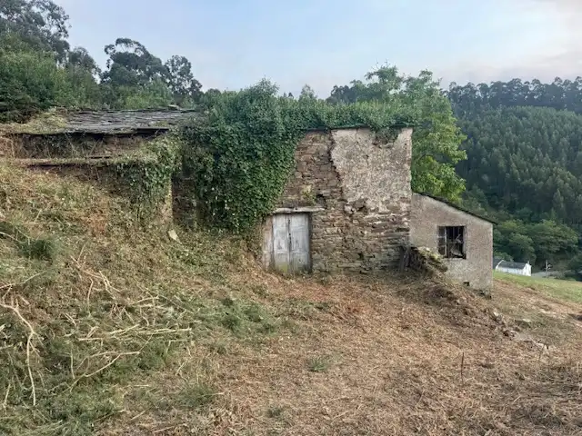 Außenansicht von Country house zum Verkauf in Castropol