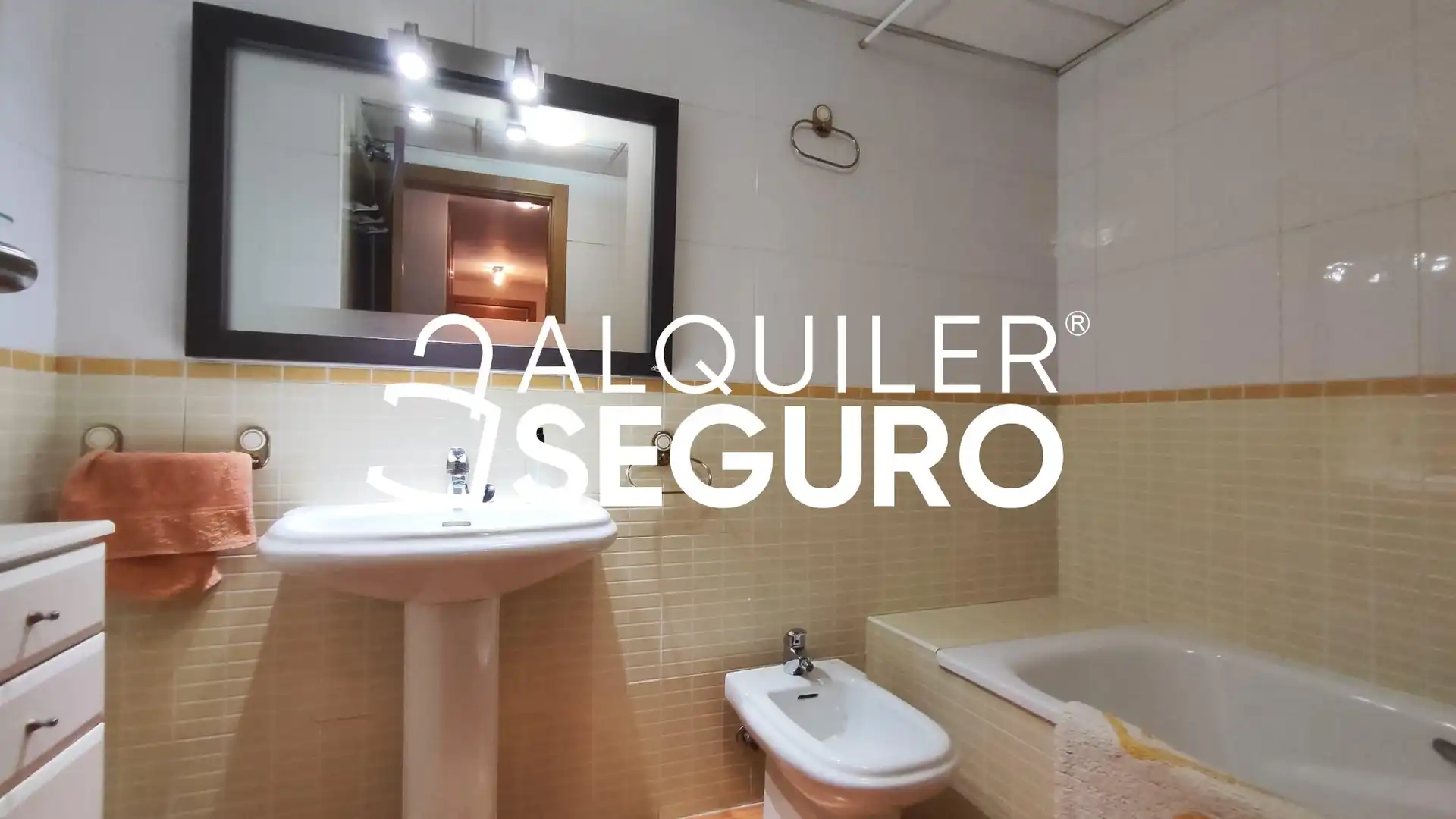 Bathroom of Flat for rent in Torrent  with Air Conditioner, Terrace and Storage room