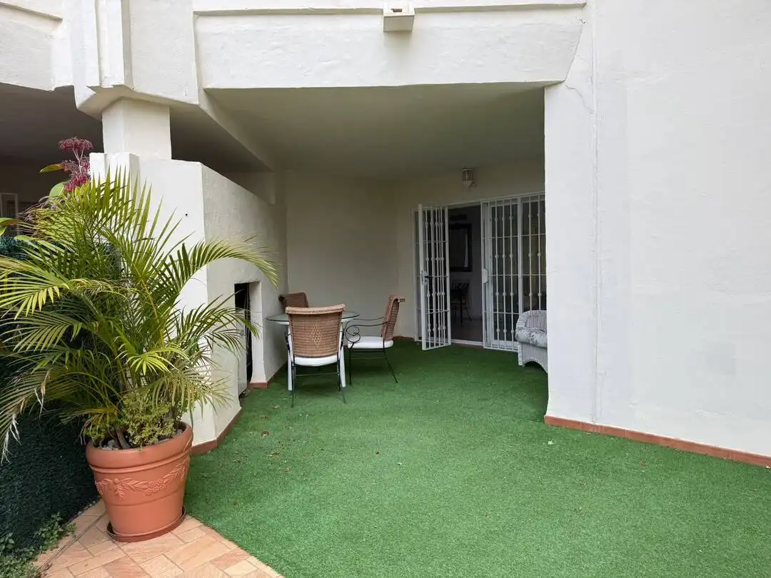 Terrassa de Pis de lloguer en Marbella amb Aire condicionat, Calefacció i Jardí privat