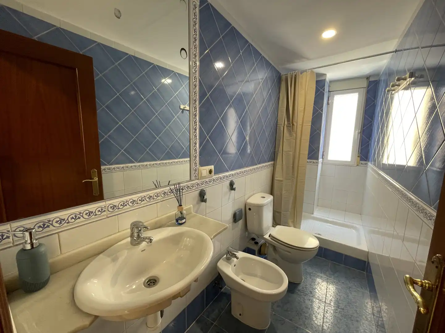 Baño de Piso en venta en Valencia con Aire acondicionado