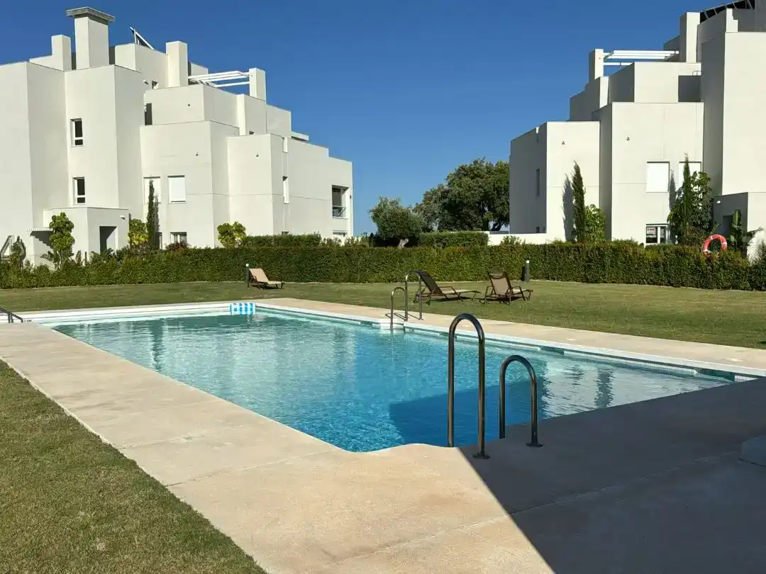 Piscina de Piso en venta en Sotogrande con Aire acondicionado, Calefacción y Jardín privado