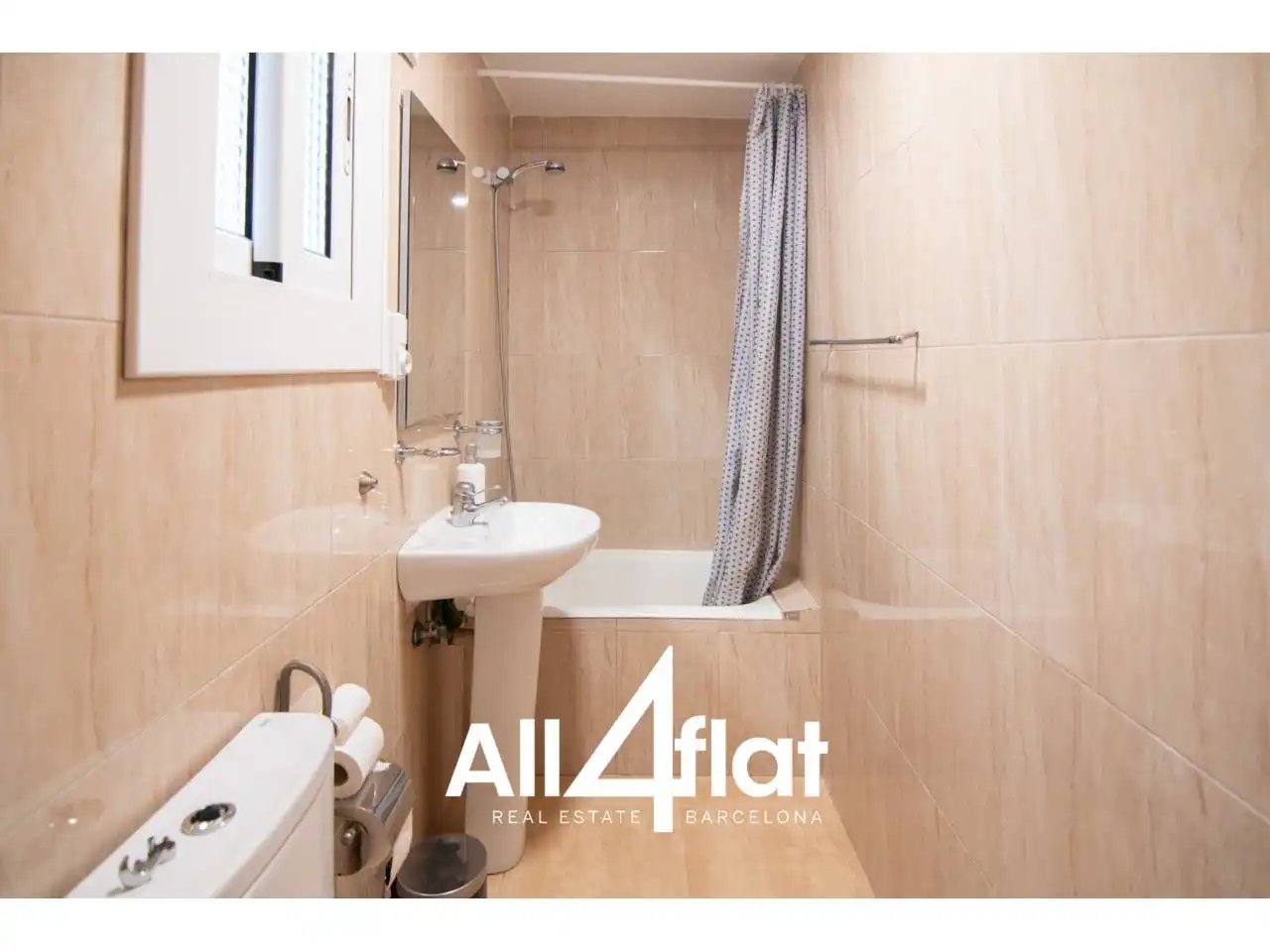 Bathroom of Flat for rent in Barcelona  with Air Conditioner, Heating and Furnished
