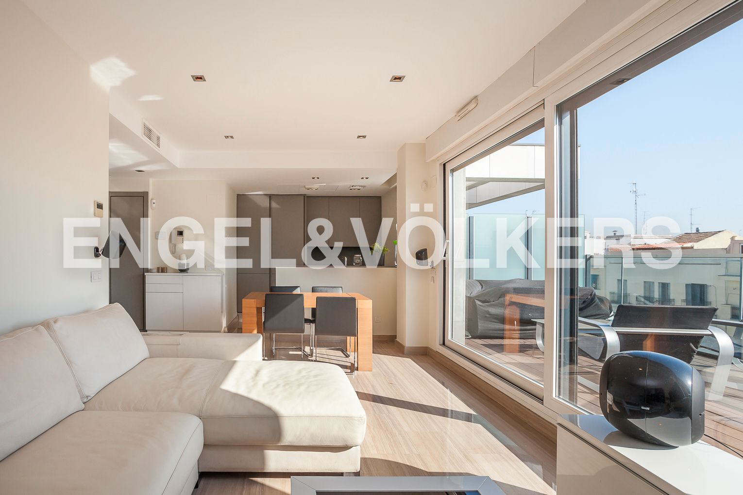 Sala d'estar de Àtic de lloguer en  Madrid Capital amb Aire condicionat, Calefacció i Terrassa