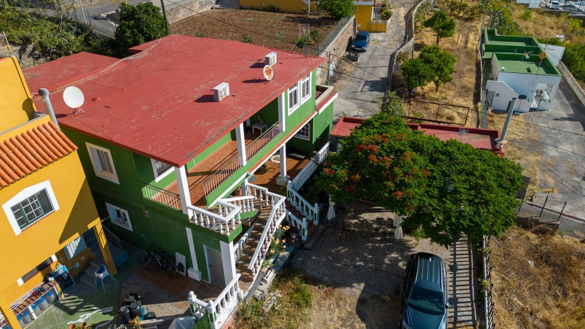 Vista exterior de Casa o xalet en venda en San Cristóbal de la Laguna amb Aire condicionat, Jardí privat i Terrassa