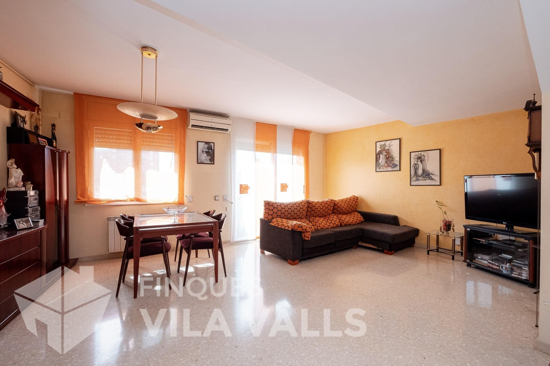 Living room of Flat for sale in Parets del Vallès  with Heating, Terrace and Storage room