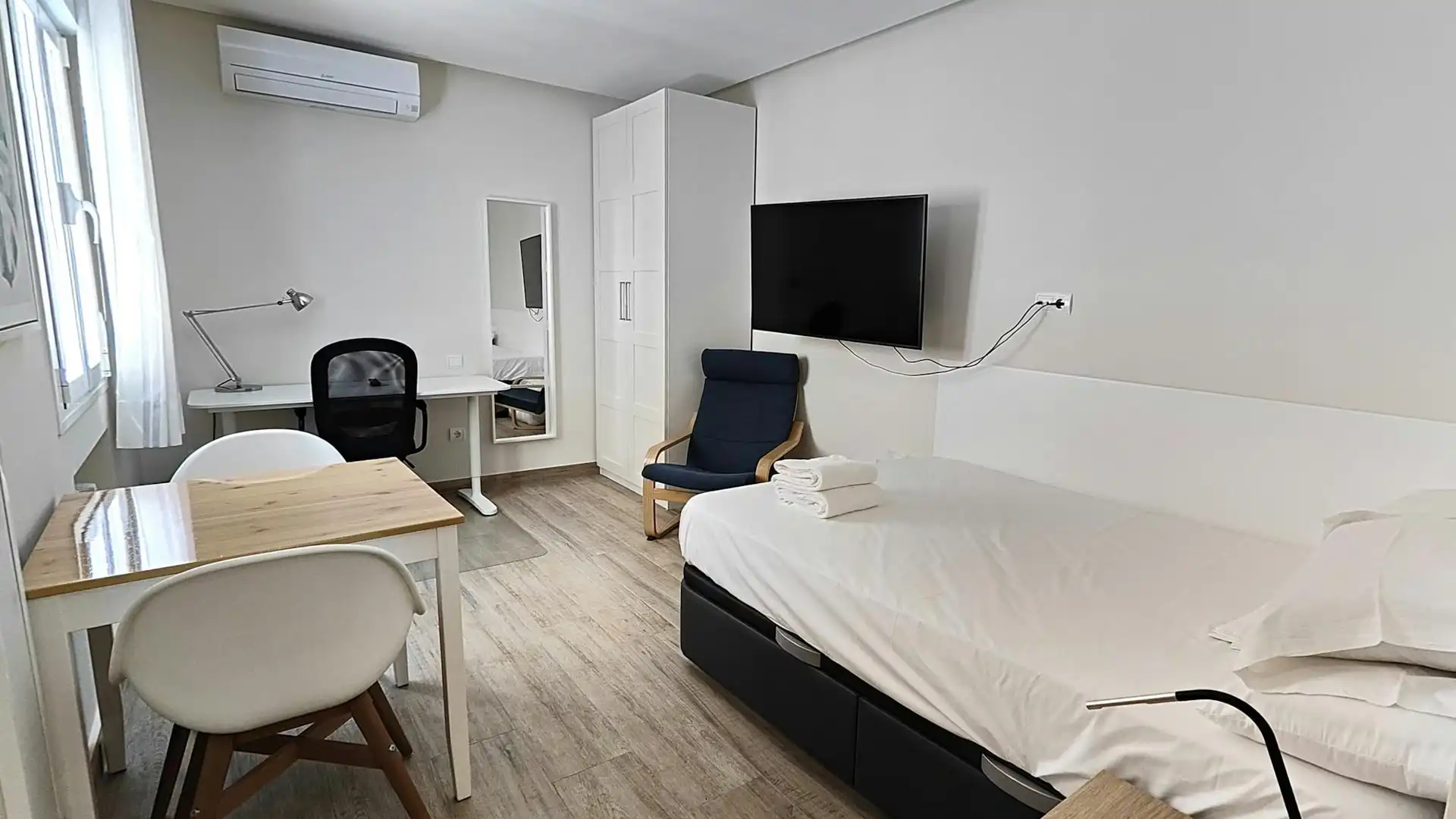 Dormitori de Pis de lloguer en  Madrid Capital amb Aire condicionat, Calefacció i Moblat