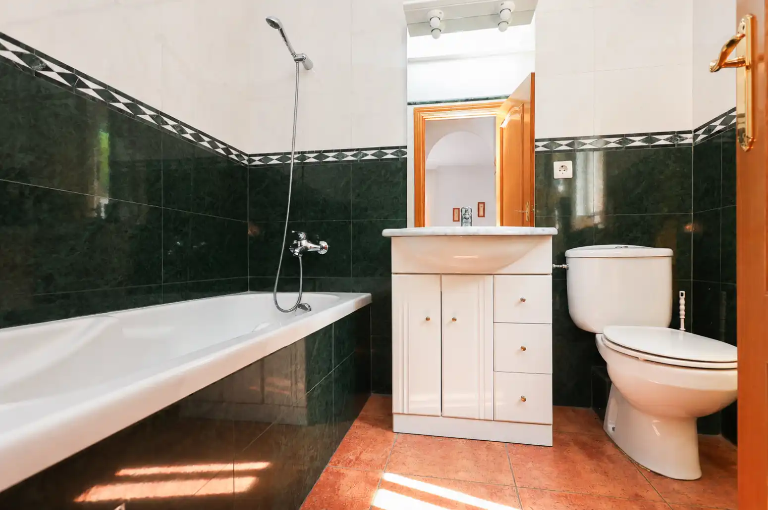 Baño de Casa o chalet en venta en Sant Andreu de la Barca con Calefacción, Jardín privado y Terraza