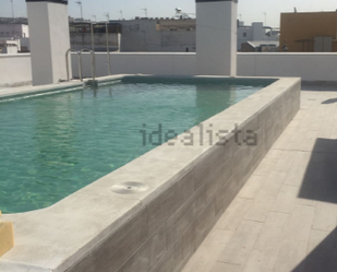 Swimming pool of Flat to rent in  Sevilla Capital  with Storage room and Community pool