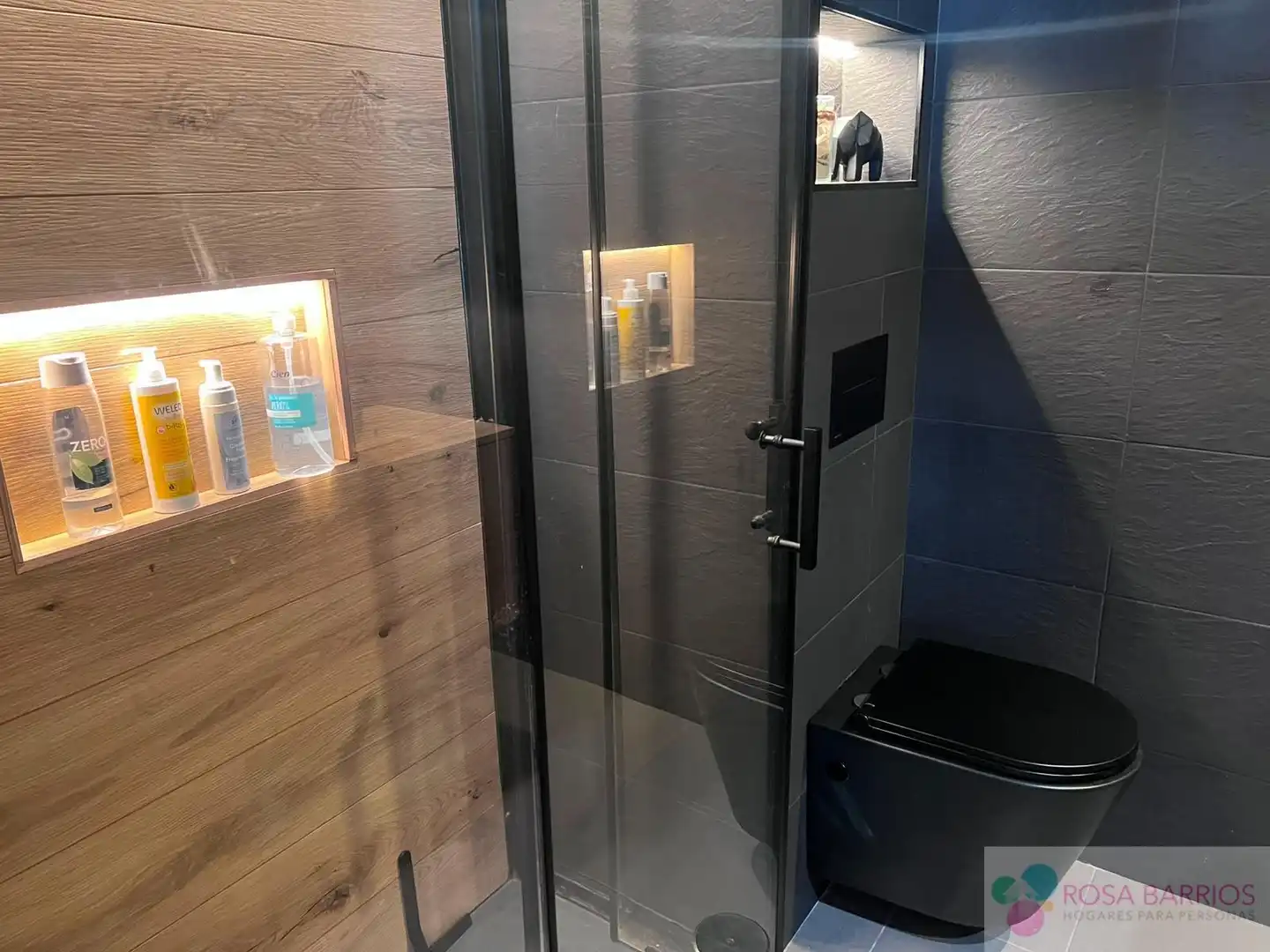 Bathroom of Flat for sale in Estepona  with Air Conditioner, Terrace and Community pool